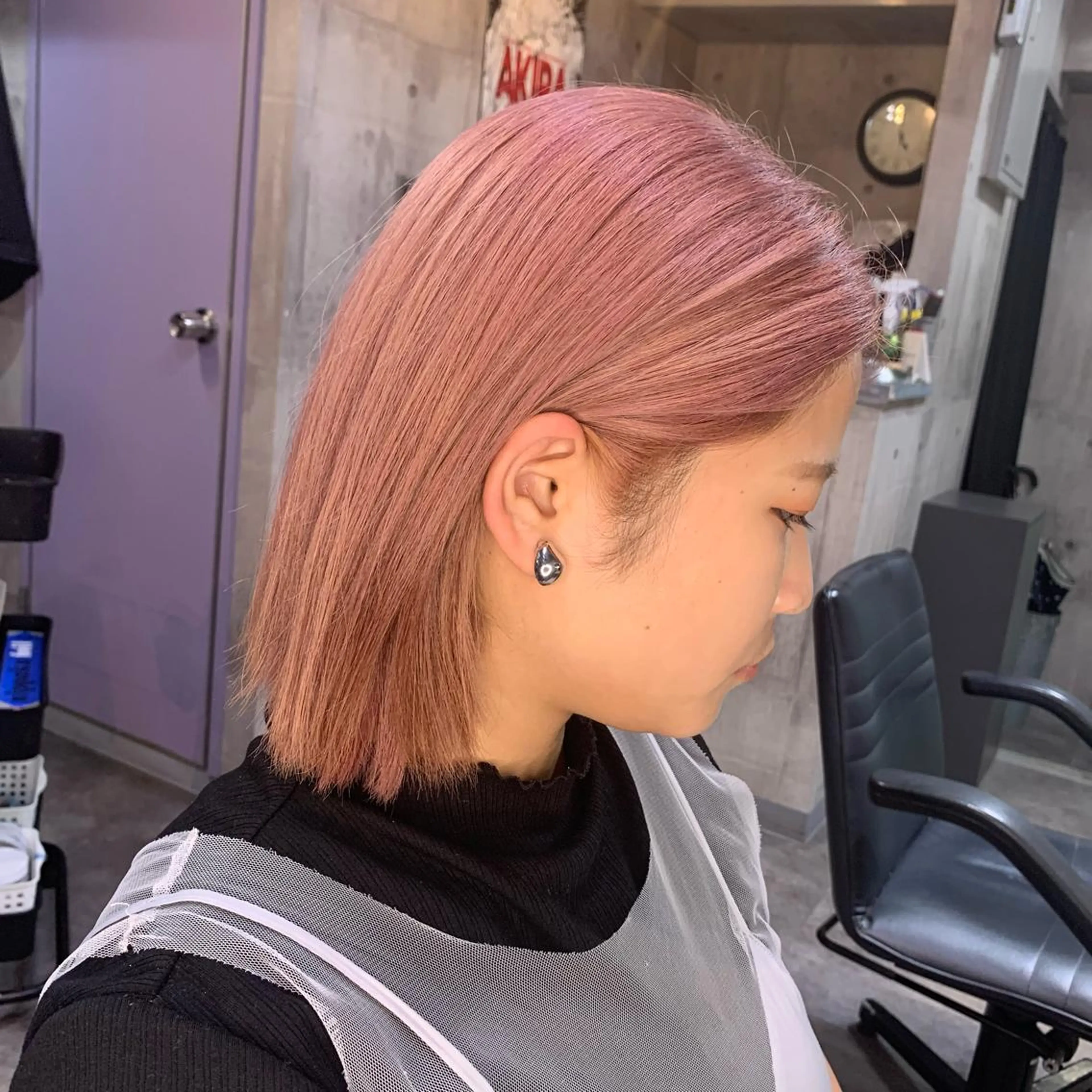 ミディアム カラー ベージュカラー ピンクカラー ピンクベージュ ホワイト&レイヤーカ ットエクステ長畠俊輔のヘアスタイル