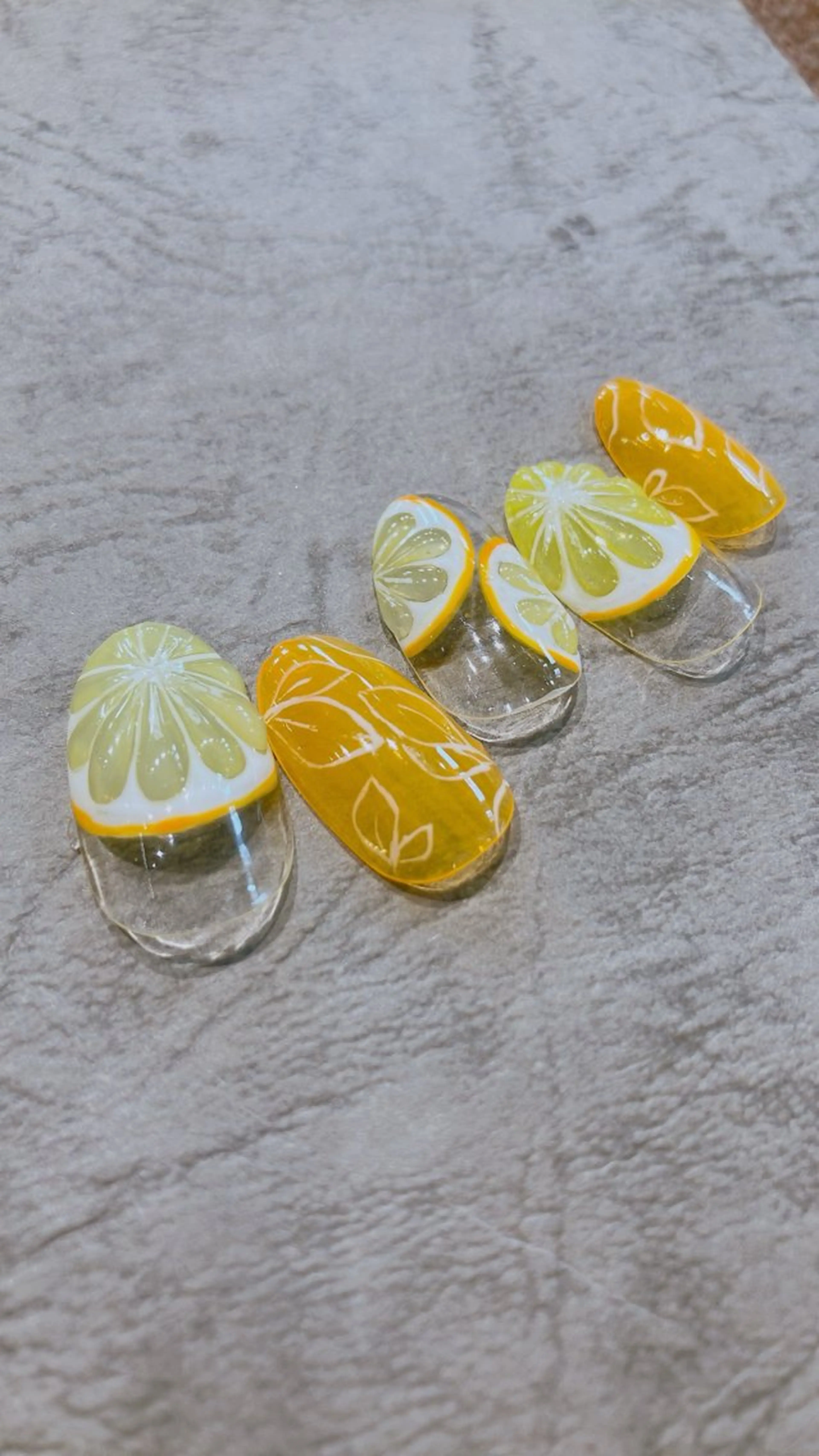 ネイル オレンジ 夏ネイル 黄色 ハンドネイル ハンドケア Yamamoto Sayakaのネイルデザイン