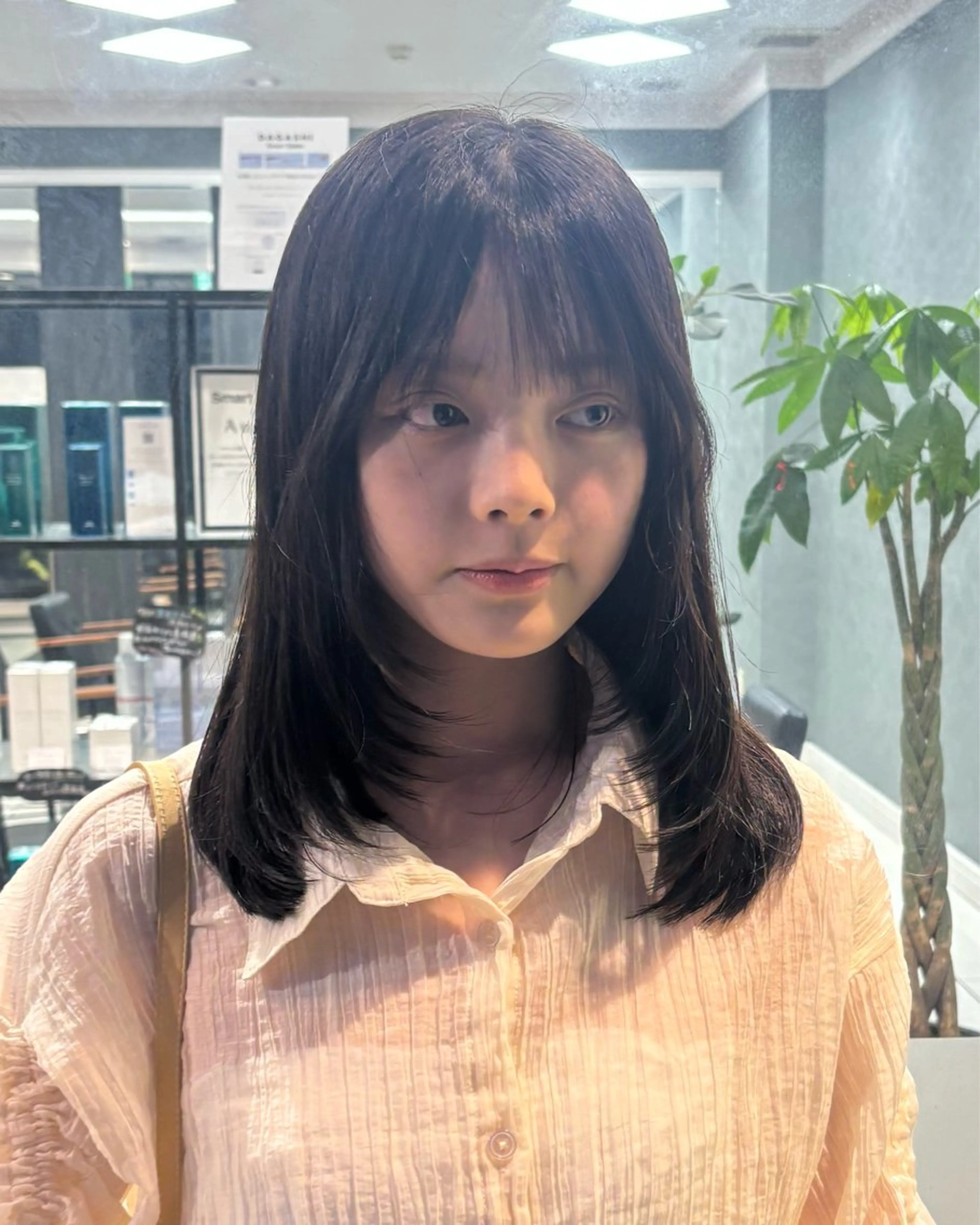 ミディアム ミディアムレイヤー レイヤーカット カット 透明感カラー/ レイヤーカット/麻咲のヘアスタイル