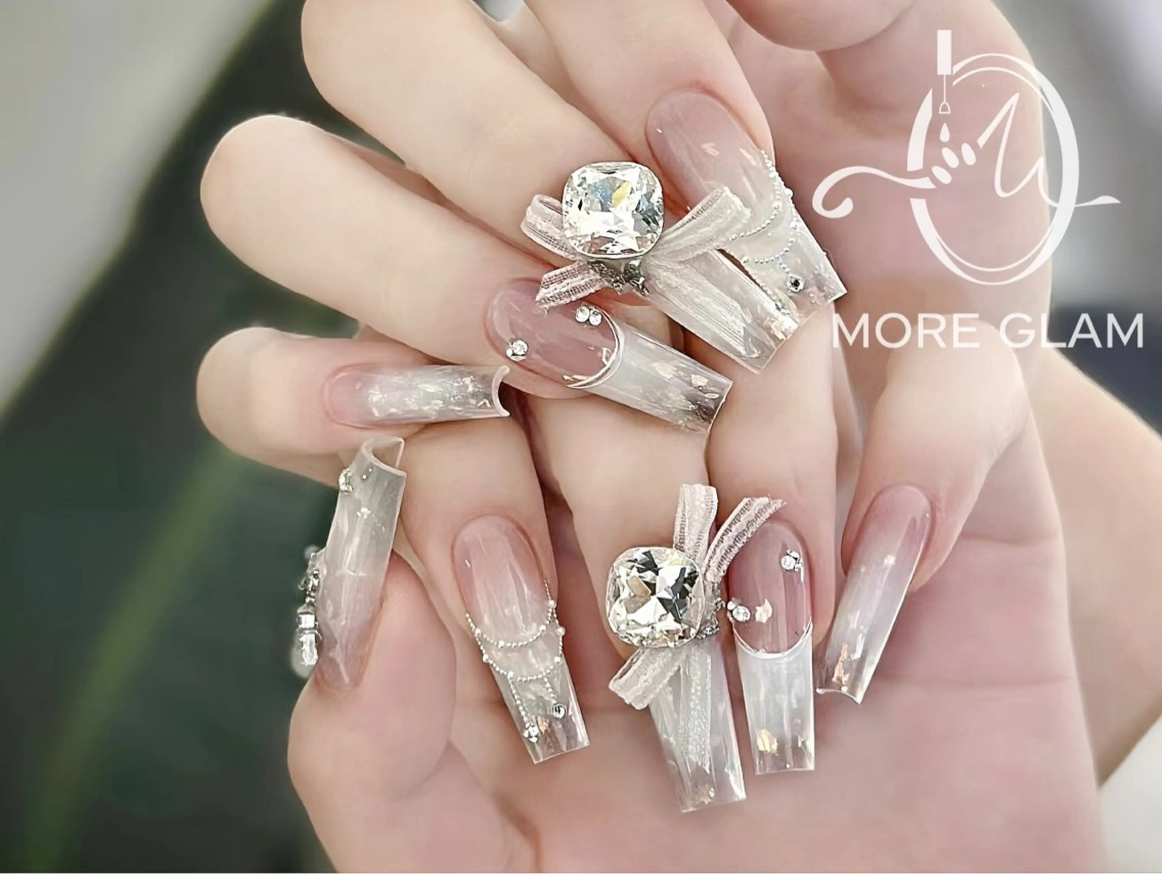 ネイル More Glam 池袋東口店のネイルデザイン