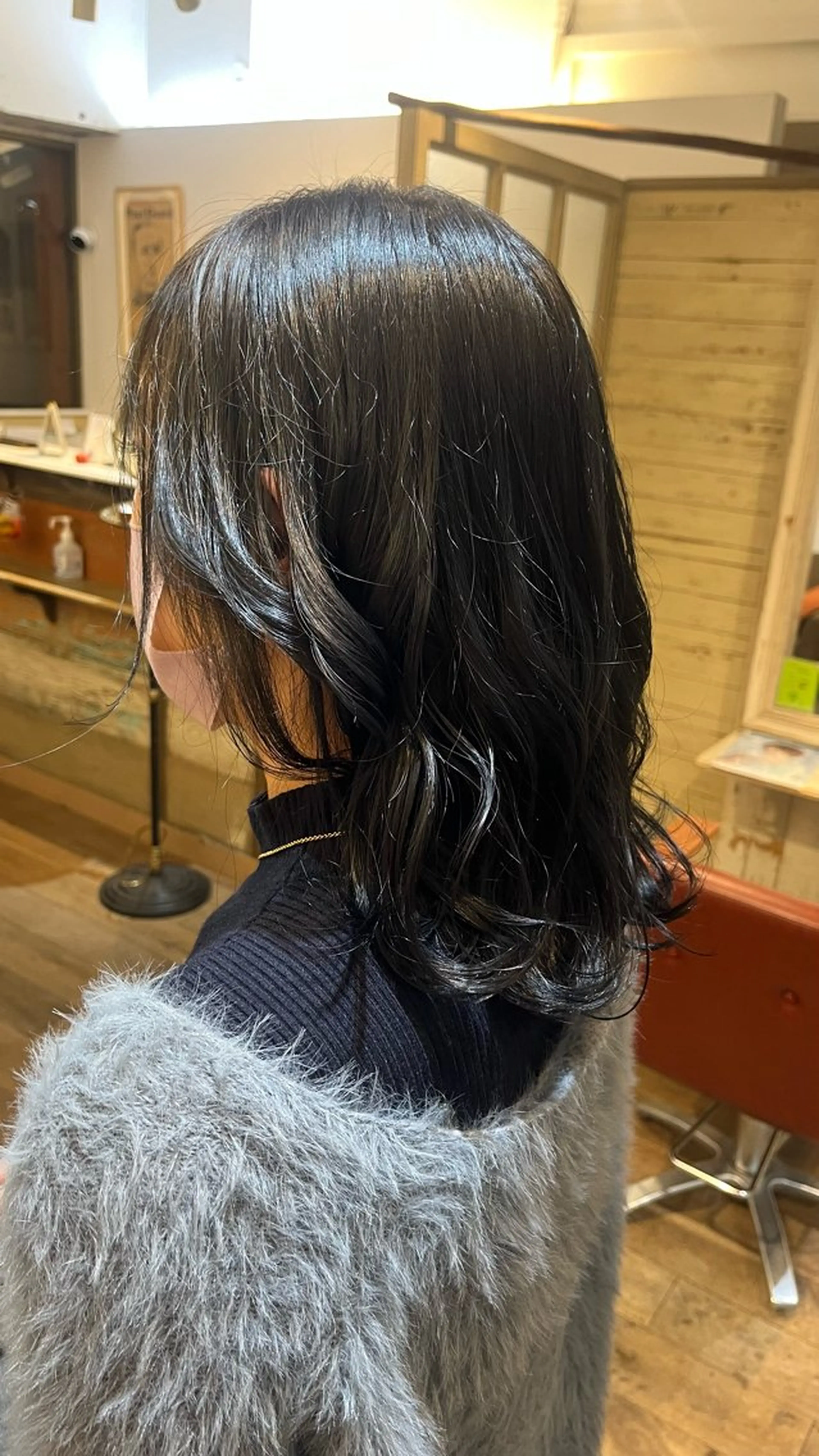 カラー ヘアカラー 黒滝 真歩のヘアスタイル