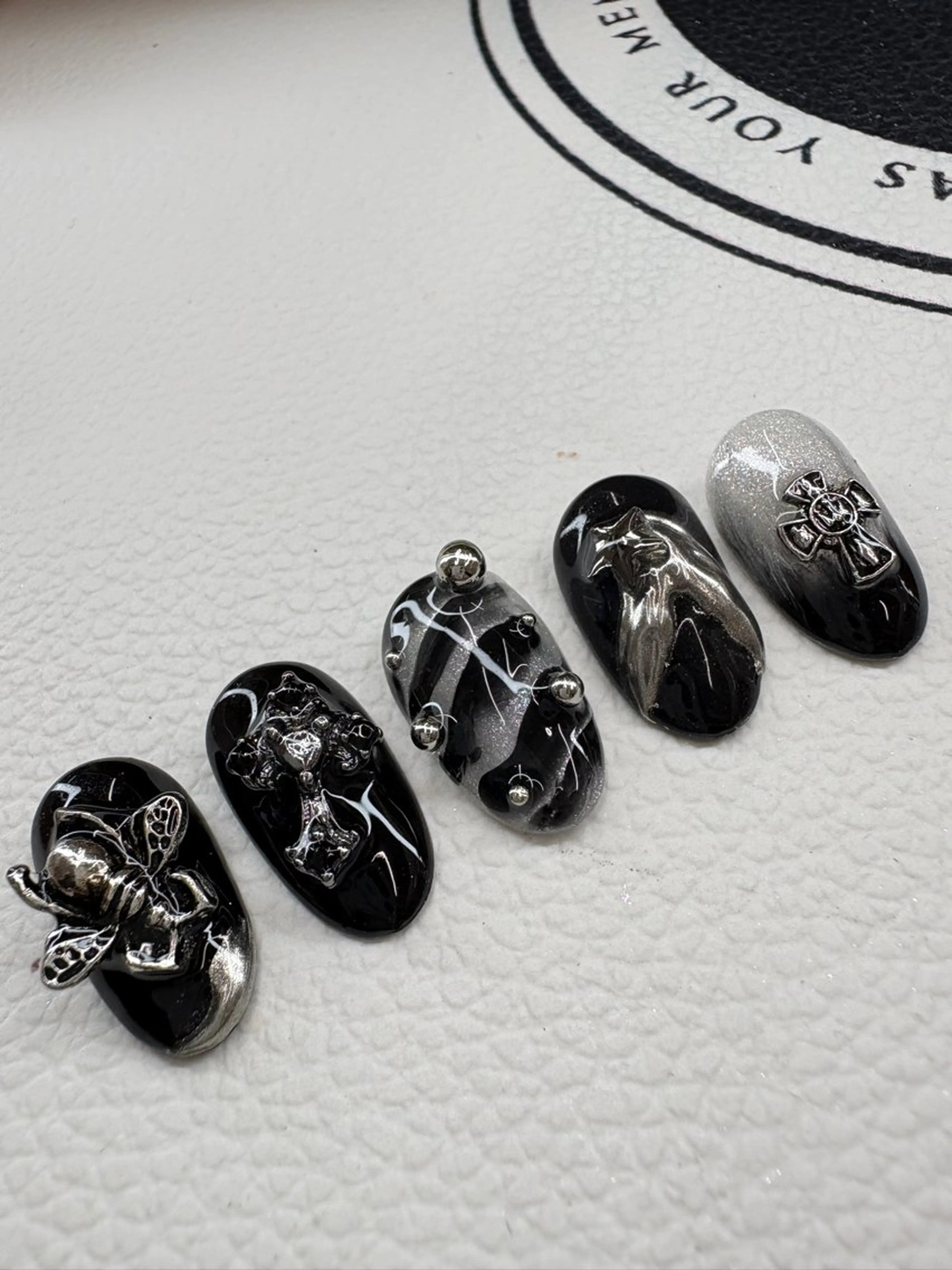 ネイル ハンドネイル AngelChris ビューティーサロンのネイルデザイン