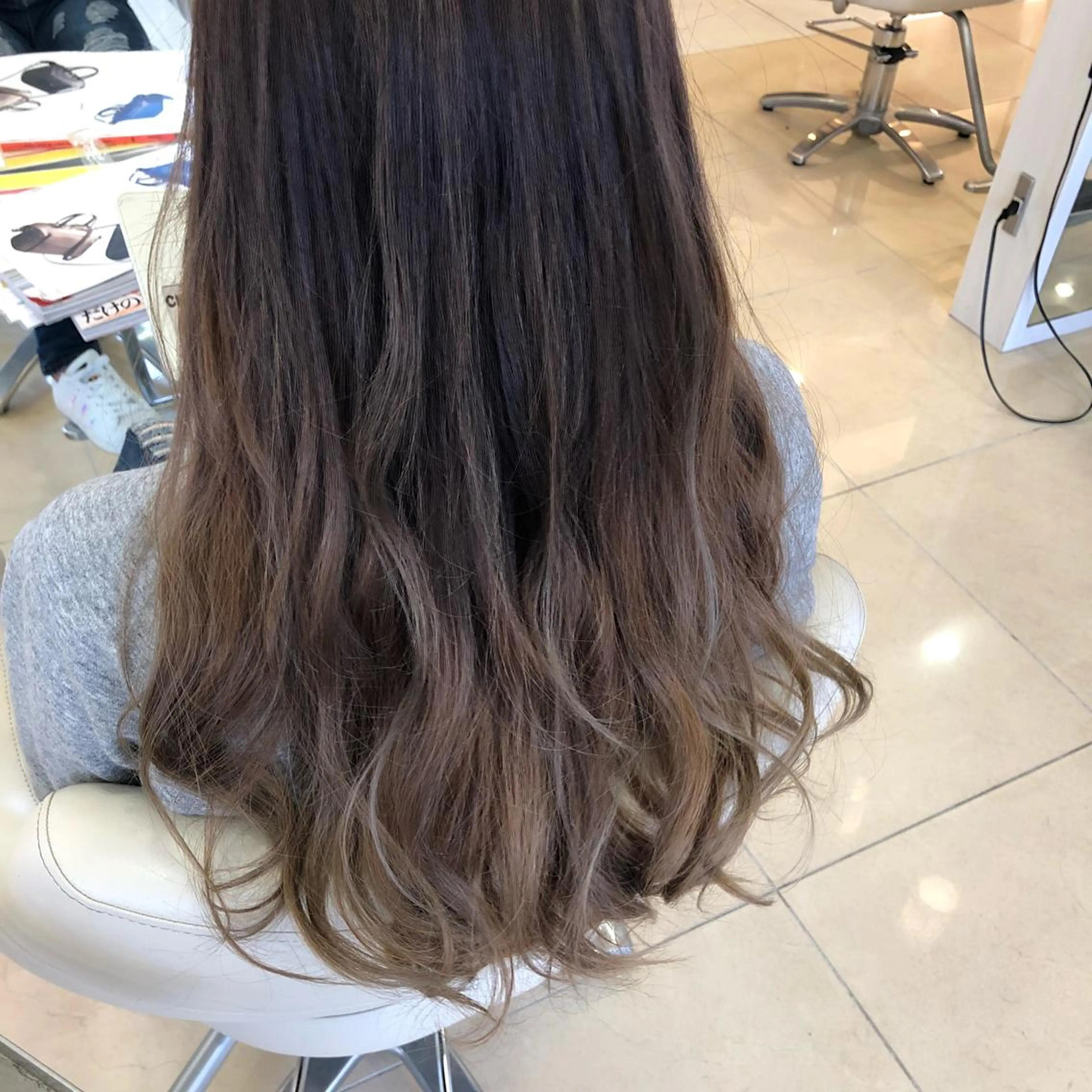 カラー 牧野 佳樹のヘアスタイル