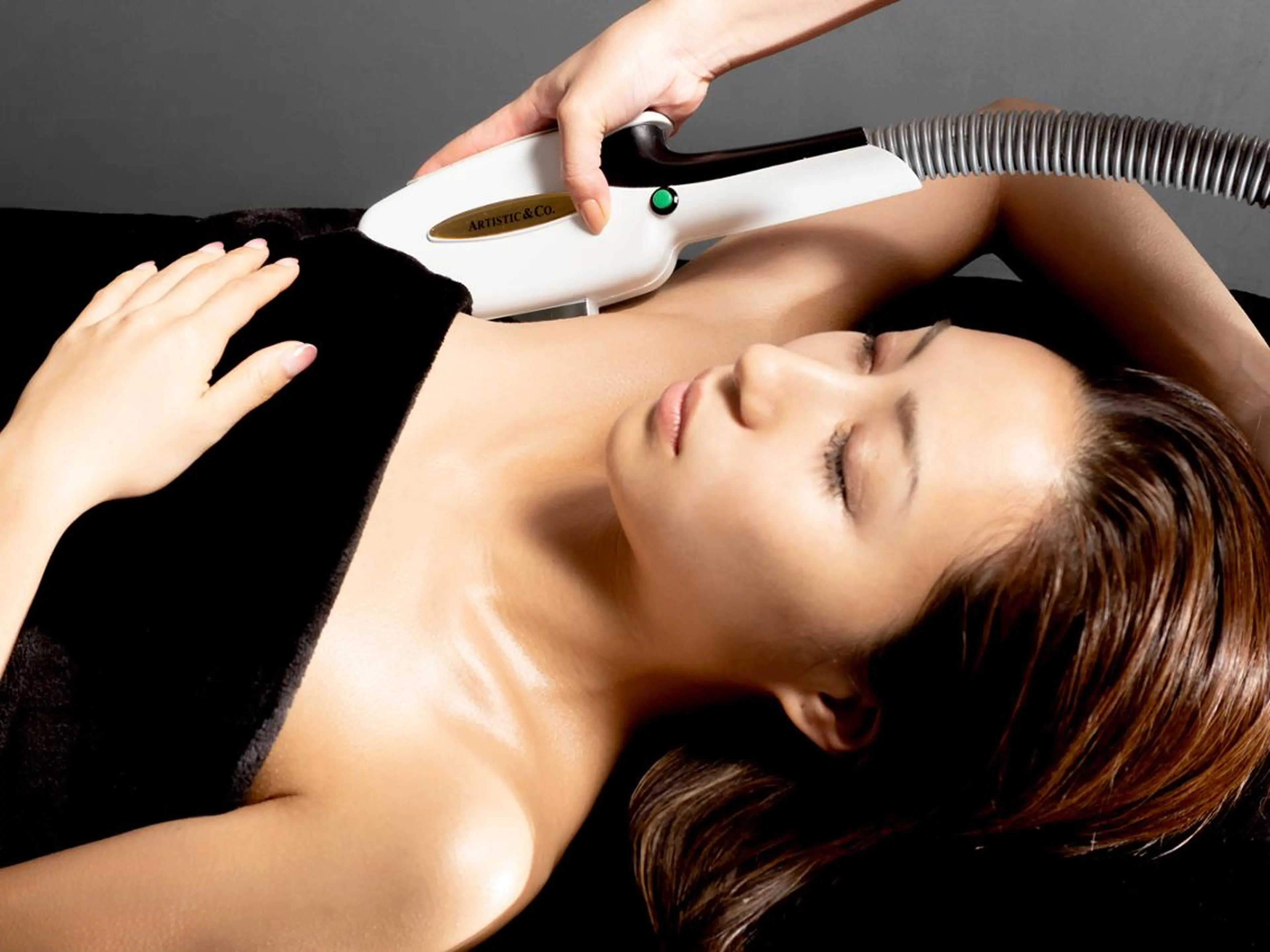 毛穴引き締め効果◎脇脱毛【女性】60分の写真