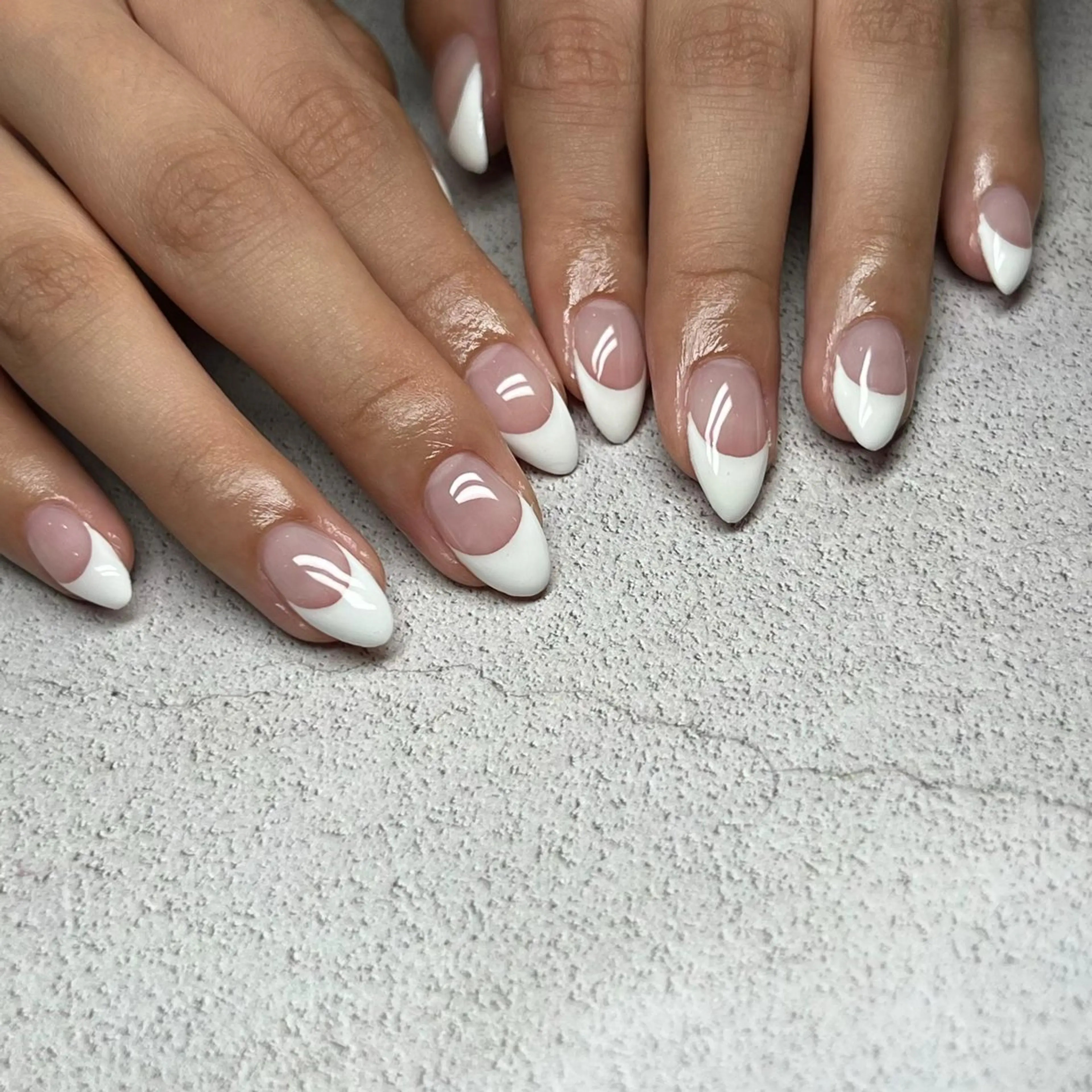 ネイル フレンチネイル 𝐫𝐚𝐢 𝐧𝐚𝐢𝐥の眉毛・アイブロウイメージ