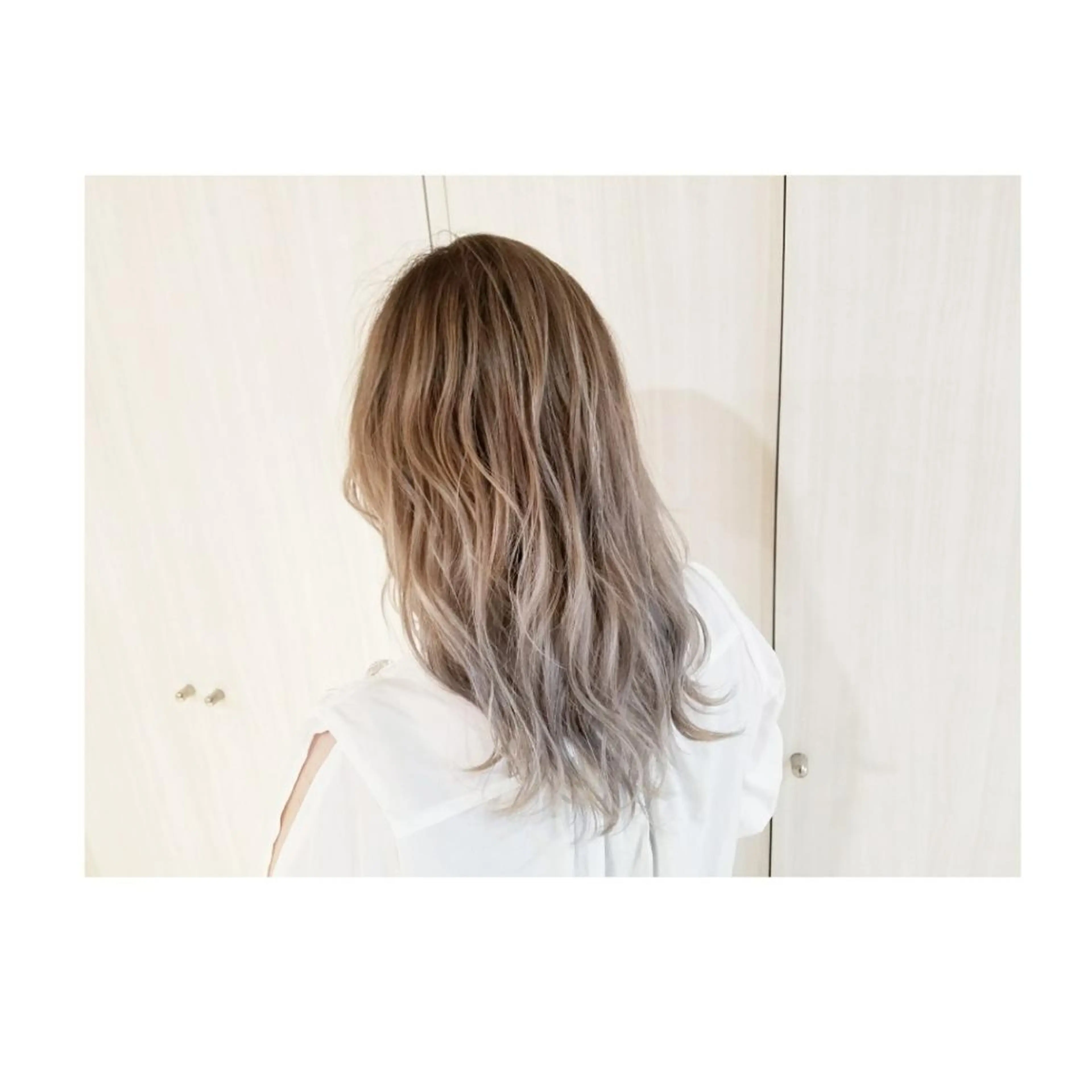 セミロング カラー バレイヤージュ ブリーチ レイヤーカット Luana 矢場町のヘアスタイル