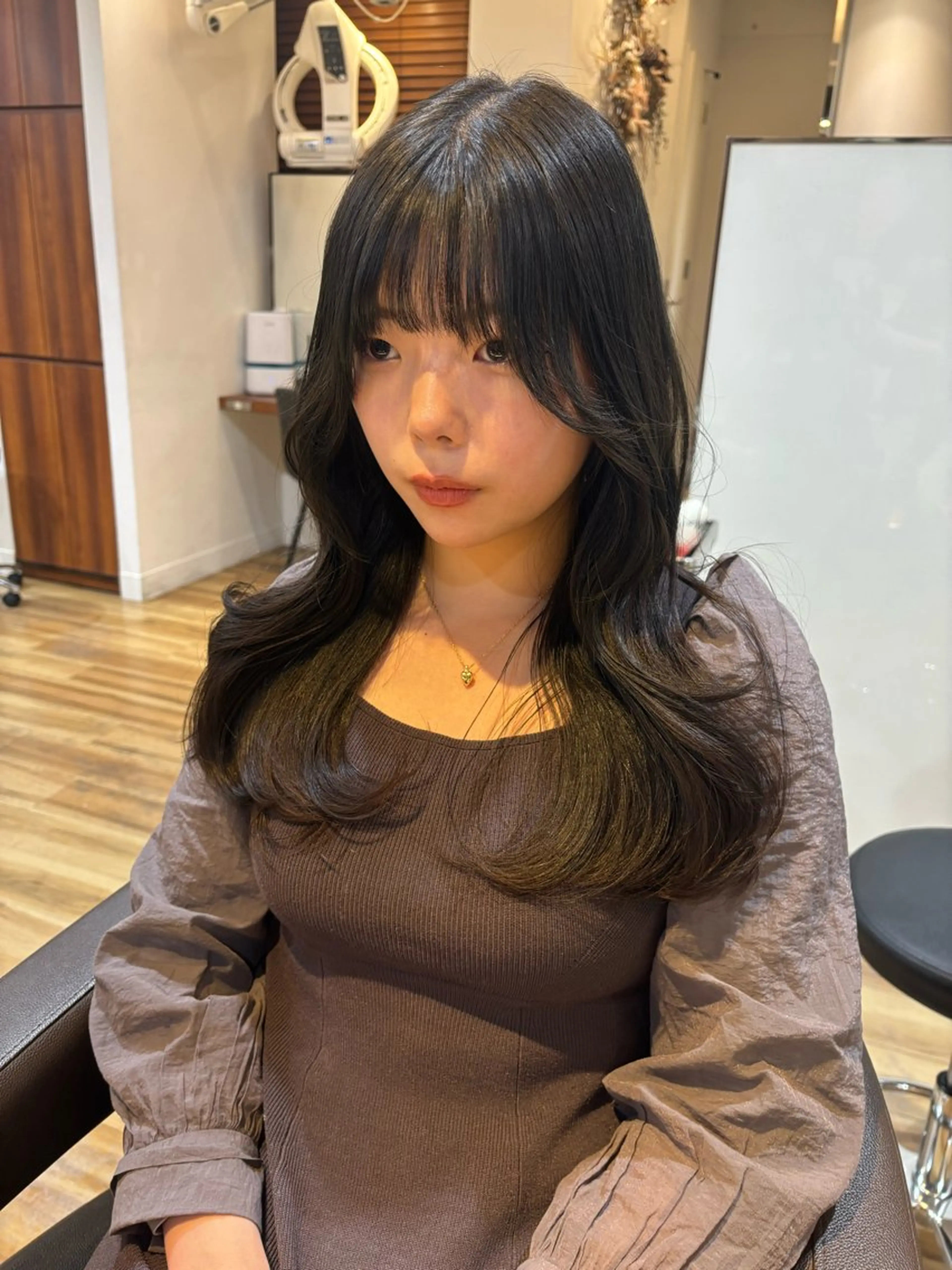 ロング カラー グレージュ モカグレージュ くびれヘア レイヤーカット ワンホンレイヤー カット ヘアカラー トリートメント レイヤーカット /透明感/千葉怜寿のヘアスタイル