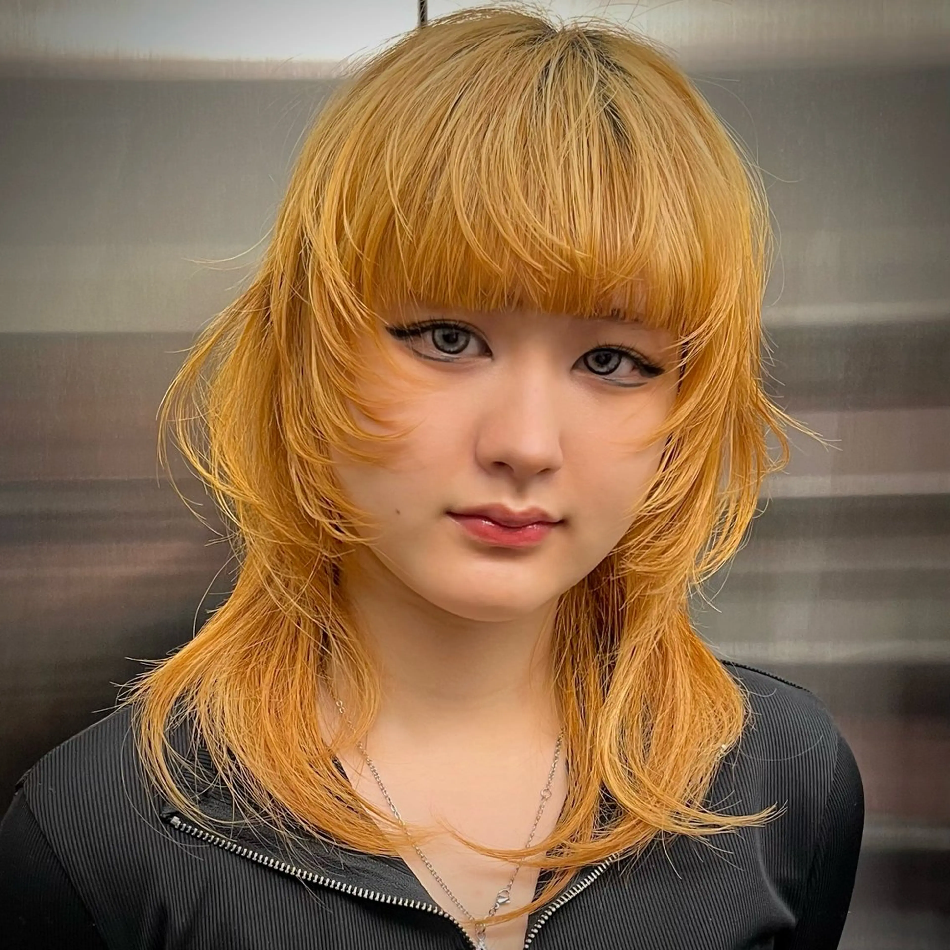 ロング カット ウルフとデザイン カラーの神のヘアスタイル