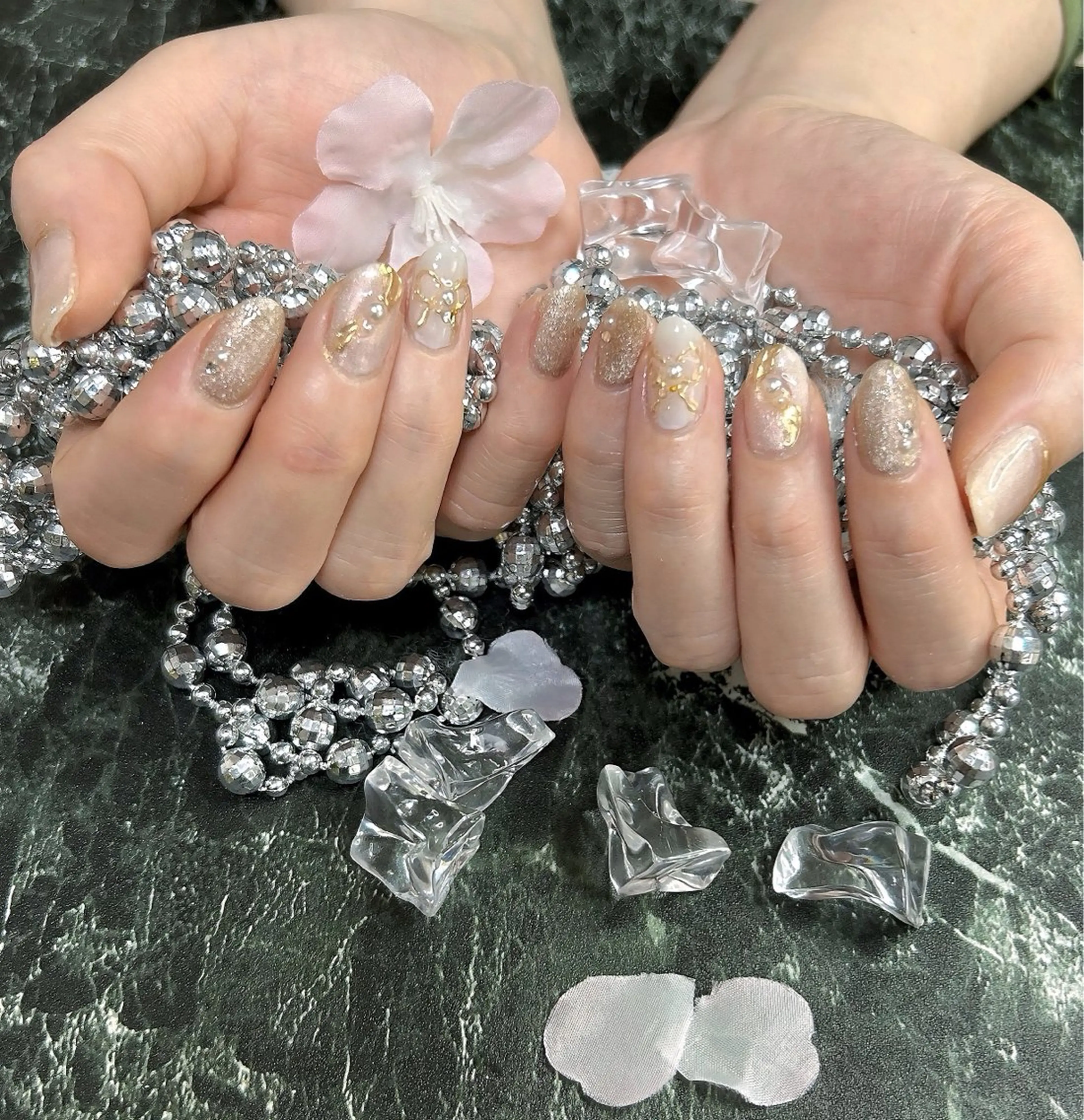 ネイル ミラーネイル リボン Chianti Nailのネイルデザイン