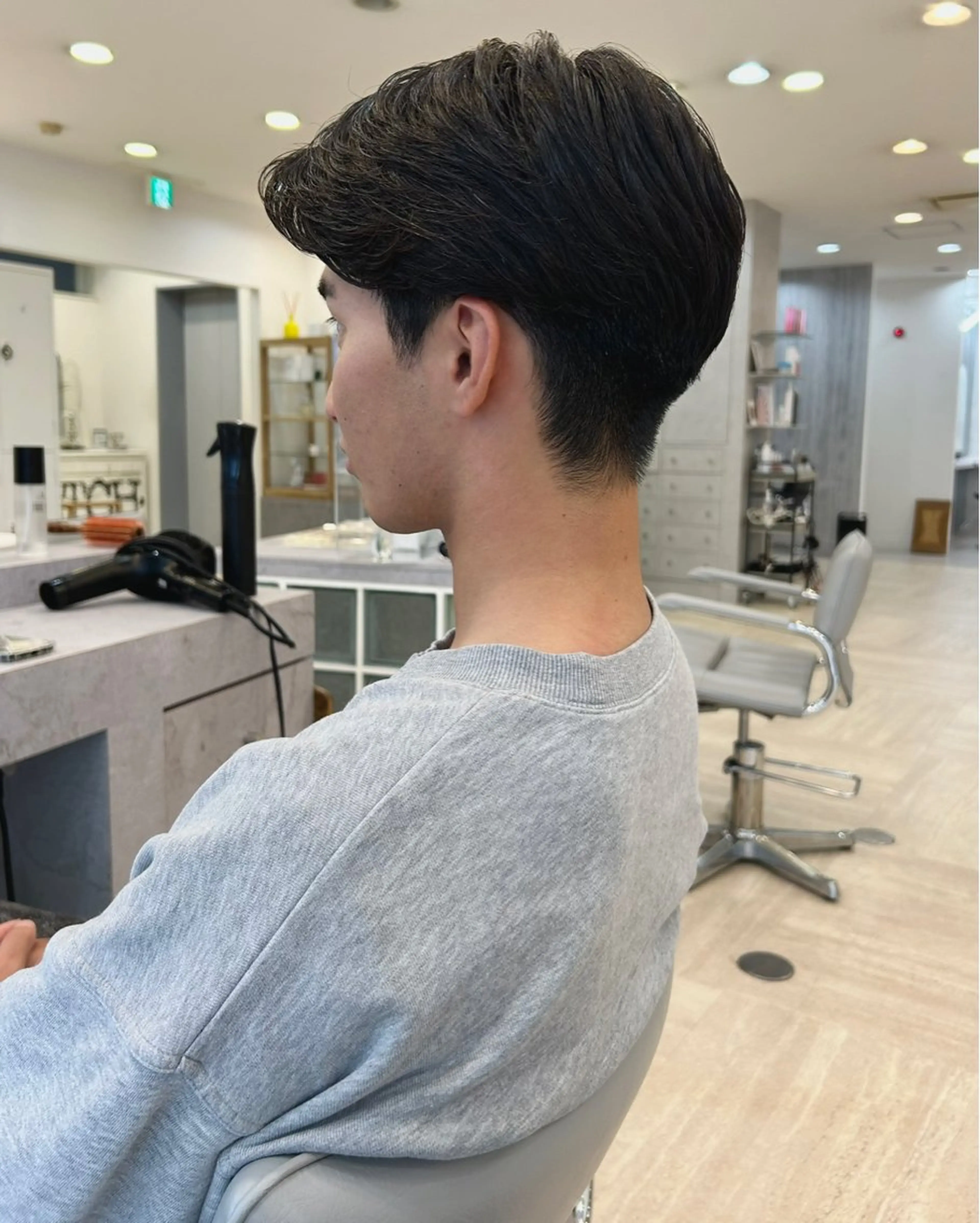 【休日限定】メンズ センターパートカットモデルの写真