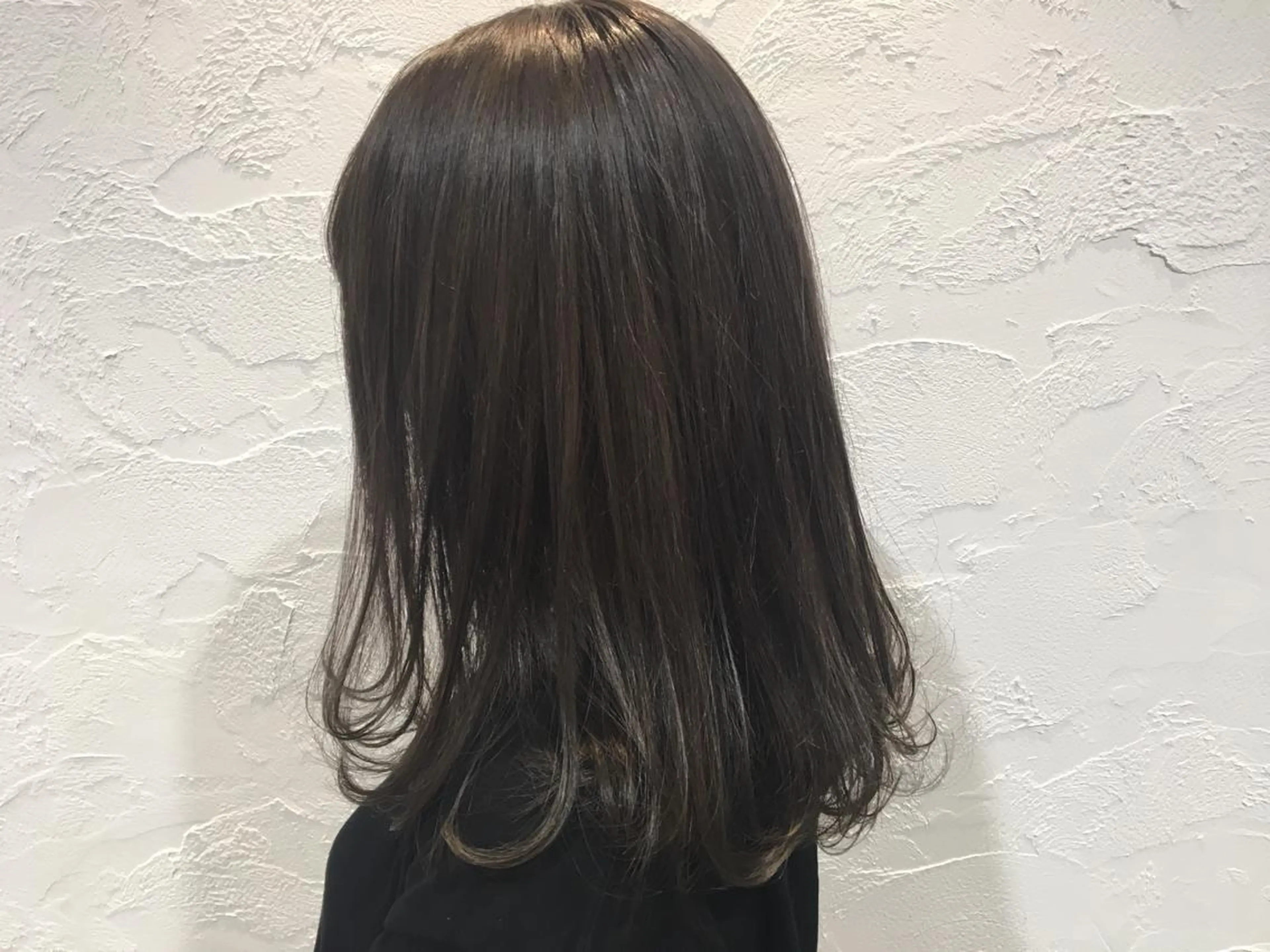 セミロング カラー アッシュ ワキウチコウスケ 福岡天神美容室のヘアスタイル