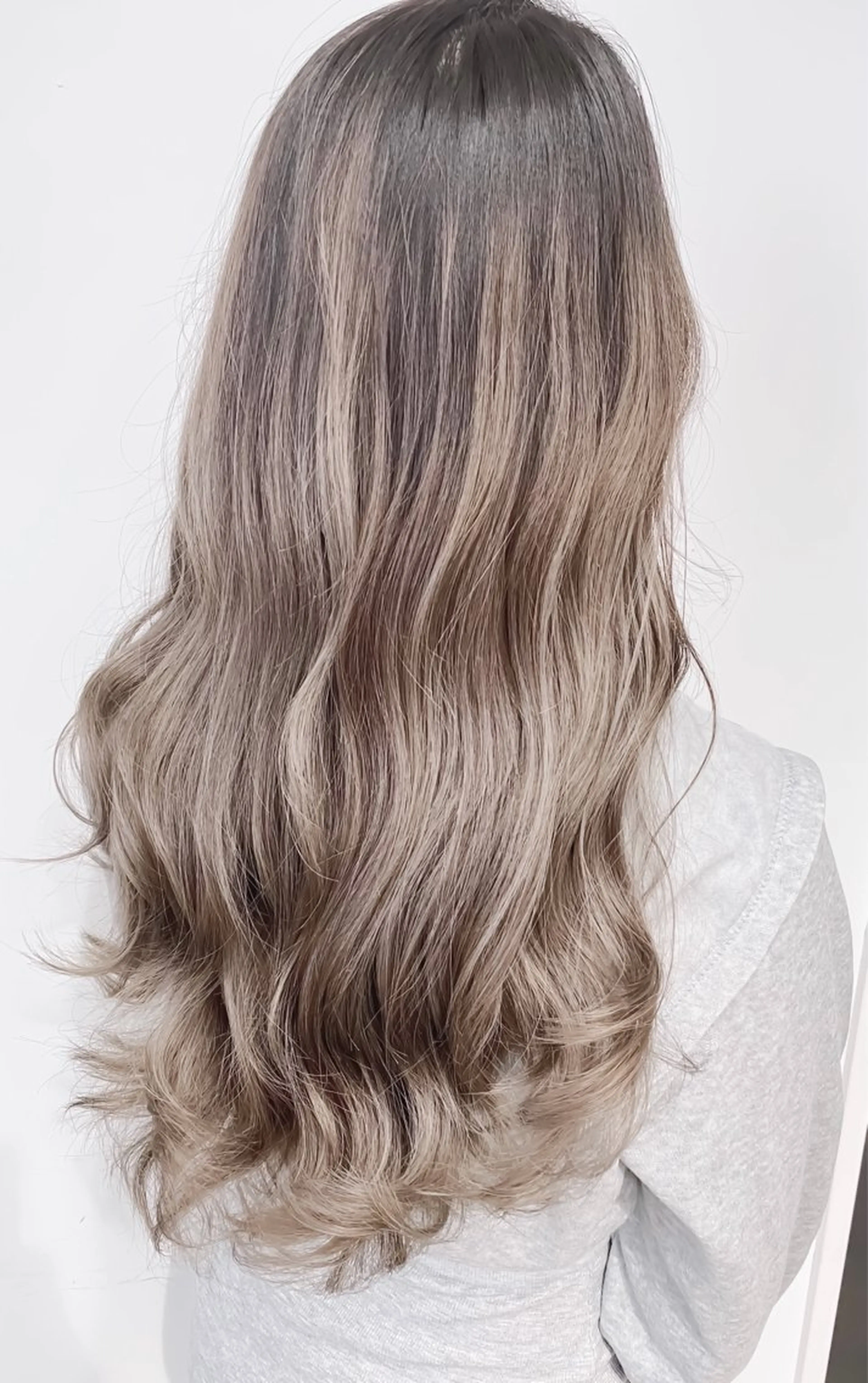 セミロング カラー バレイヤージュ ブリーチ 透明感カラー ダブルカラー ハイライトカラー 竹内ケンゴ🇰🇷 EIGHT藤沢のヘアスタイル