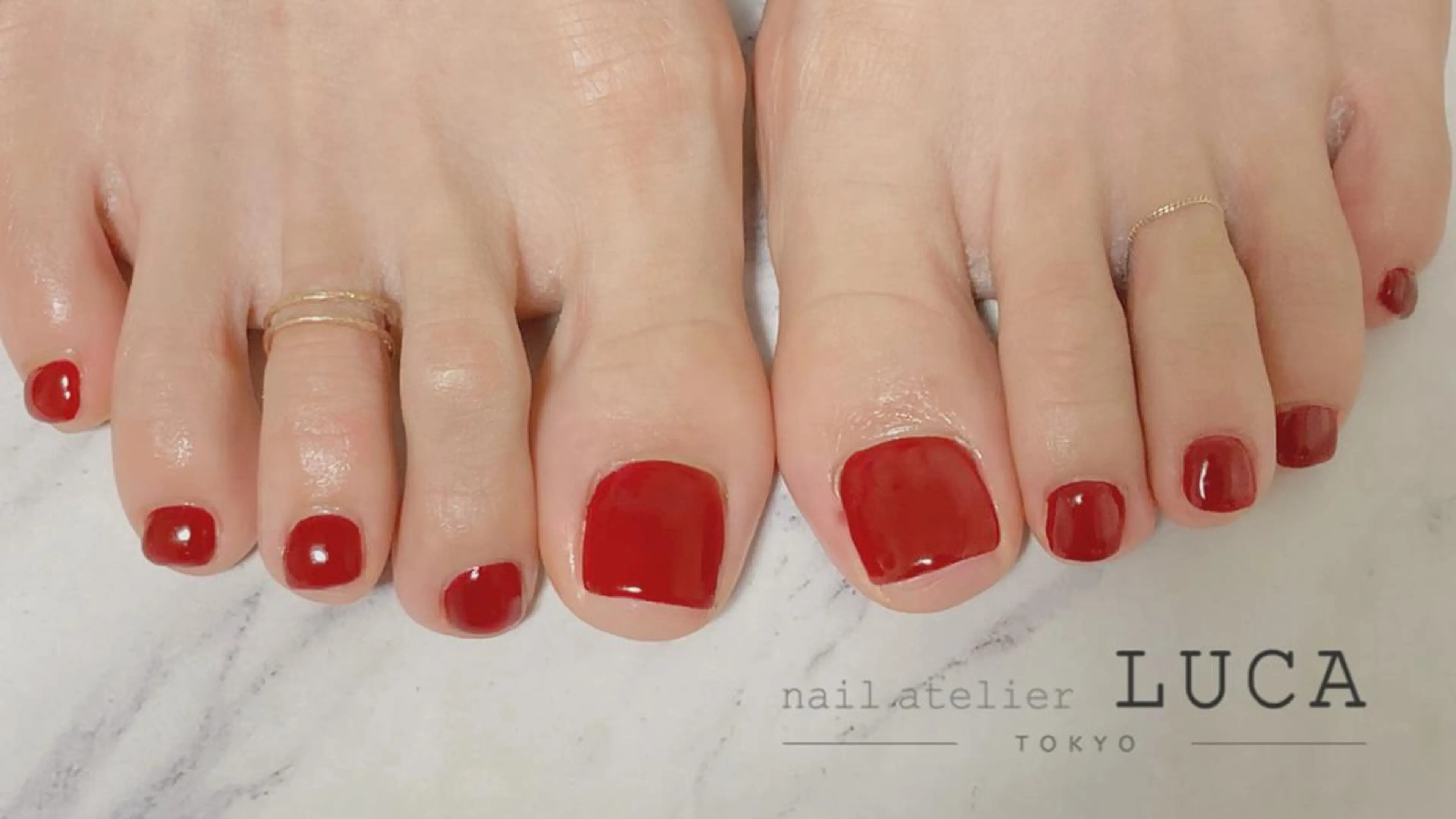 ネイル フットネイル ジェルネイル ワンカラーネイル パラジェル ネイルアトリエルカ スタッフのネイルデザイン