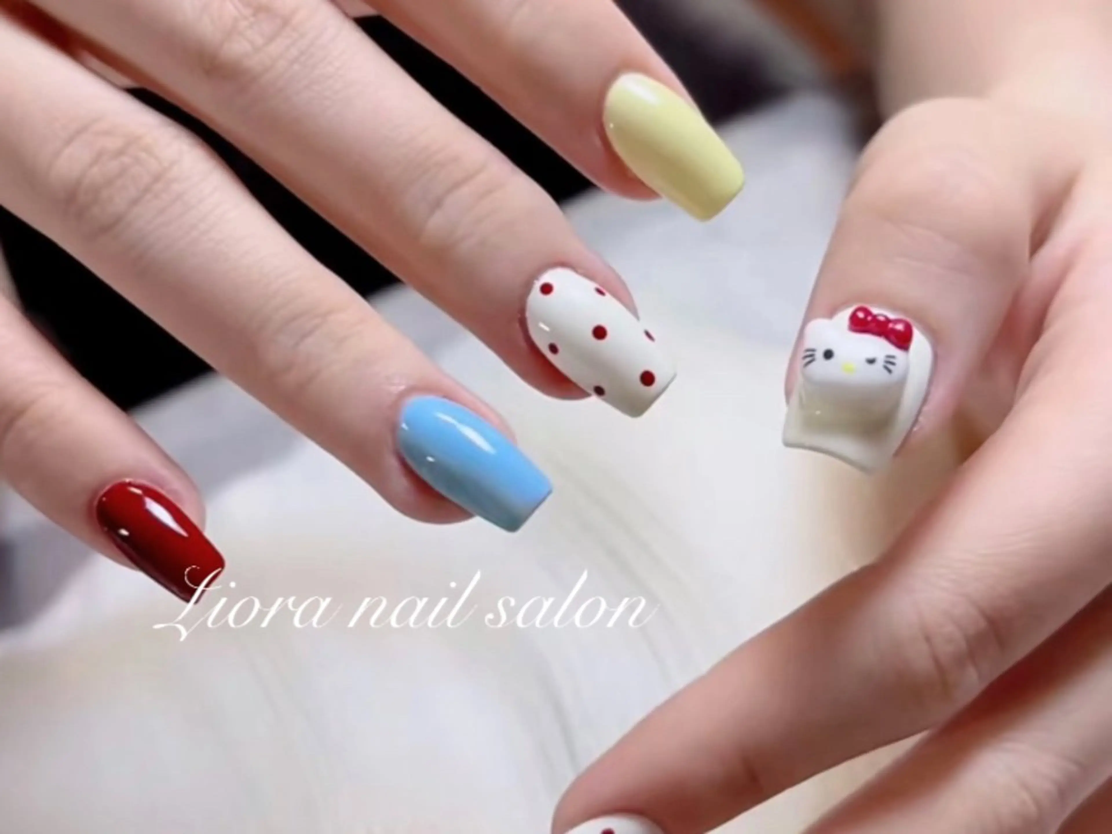 ネイル アートネイル フレンチネイル ジェルネイル ガーリー グラデーション ハンドネイル Liora nail 1のネイルデザイン