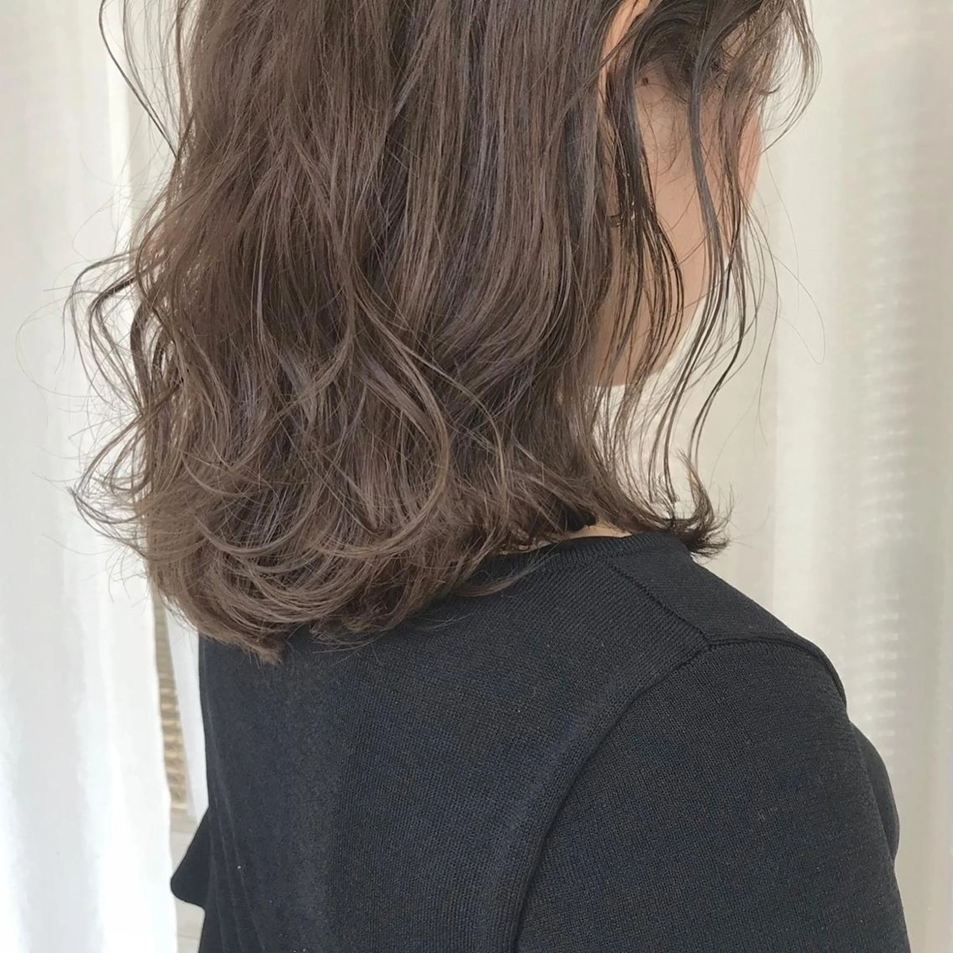 ミディアム カラー ヘアアレンジ グレージュ 福壽 優奈のヘアスタイル