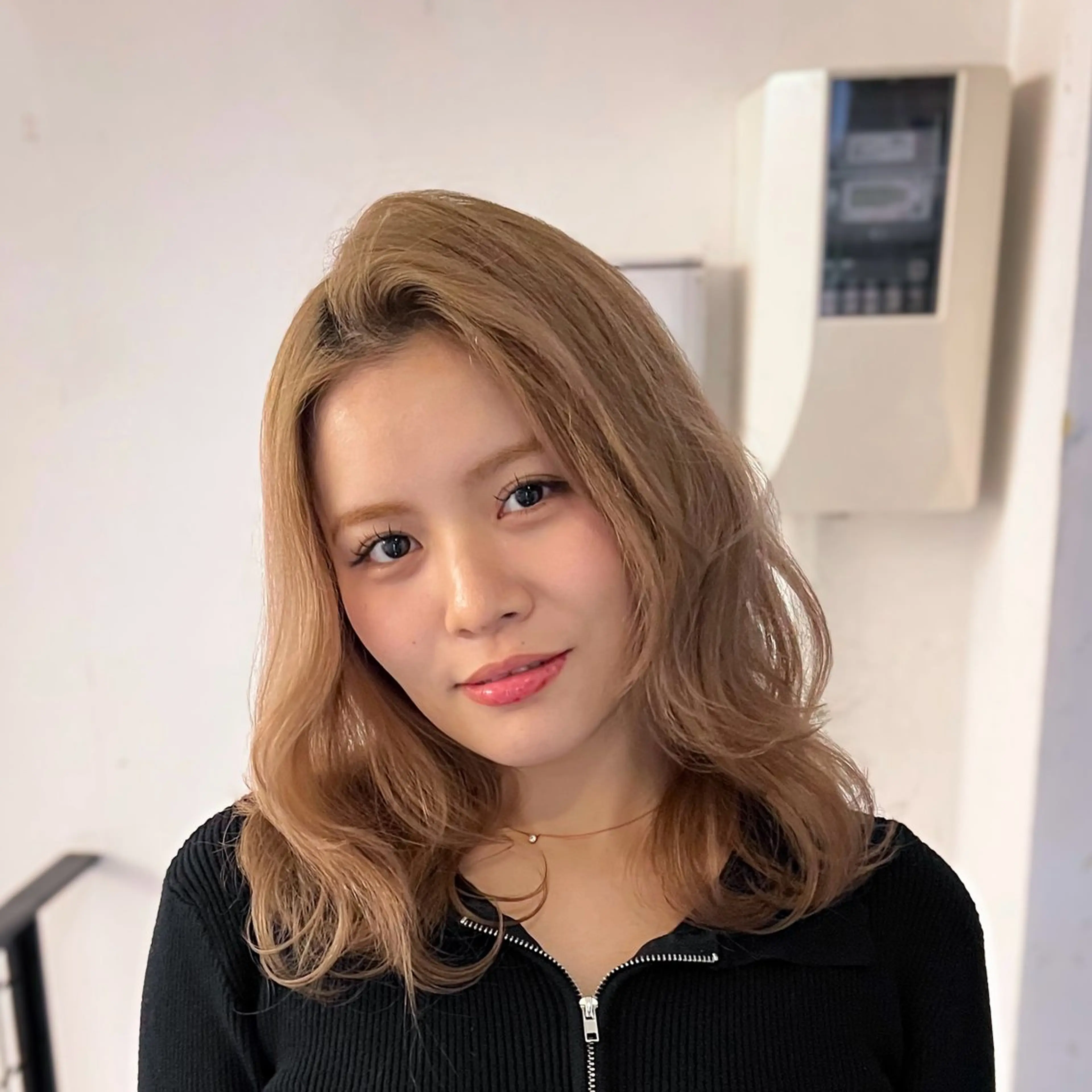 ミディアム カラー ベージュカラー ブリーチ ケアブリーチ ミルクティーベージュ 顔周りカット カット ヘアカラー トリートメント quon RYUYA /レイヤー✂️のその他イメージ