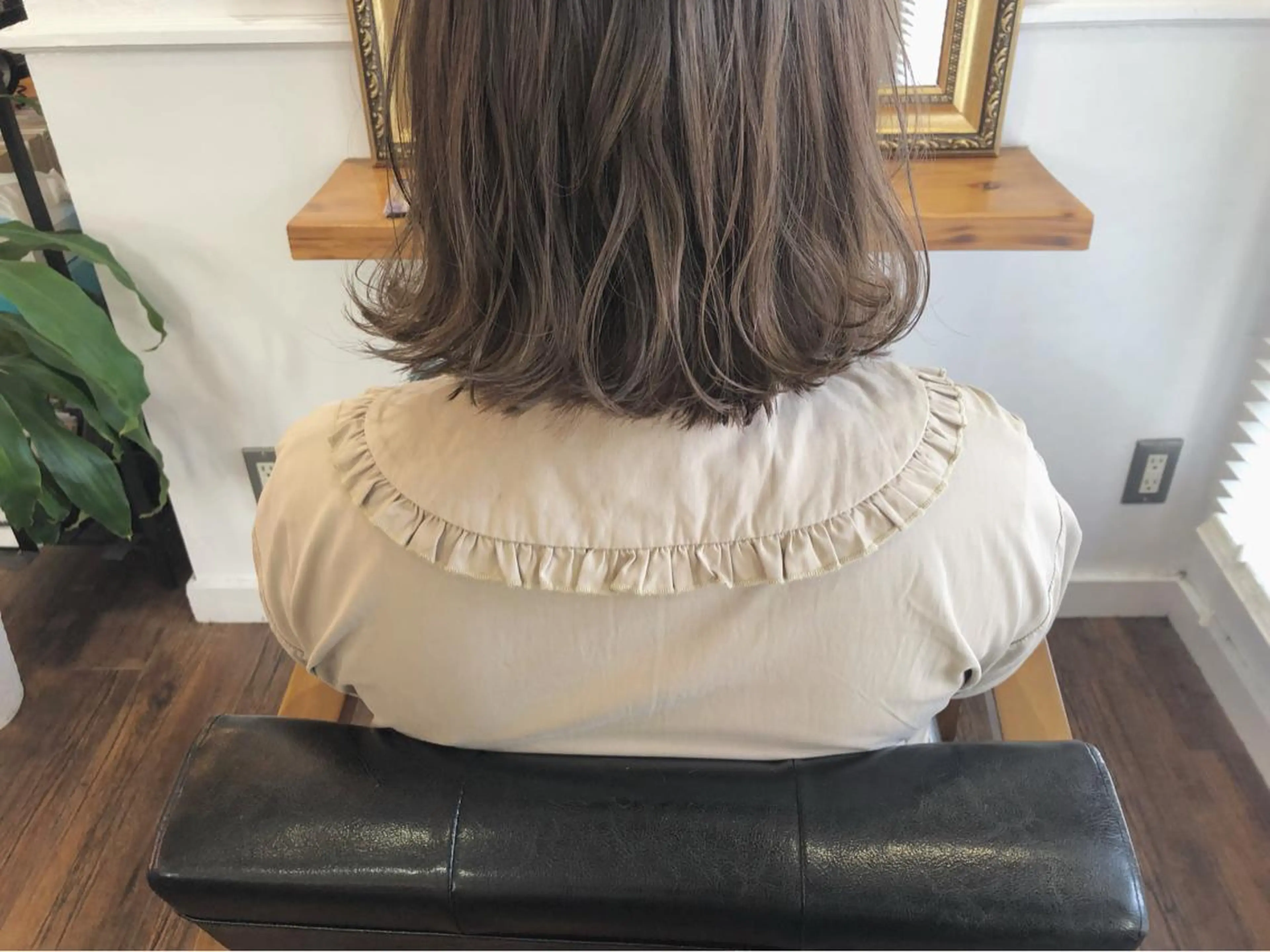 ショート カラー 切りっぱなしボブ グレージュ オリーブグレージュ オリーブグレー ボブ カット ヘアカラー 江原 彩華のヘアスタイル