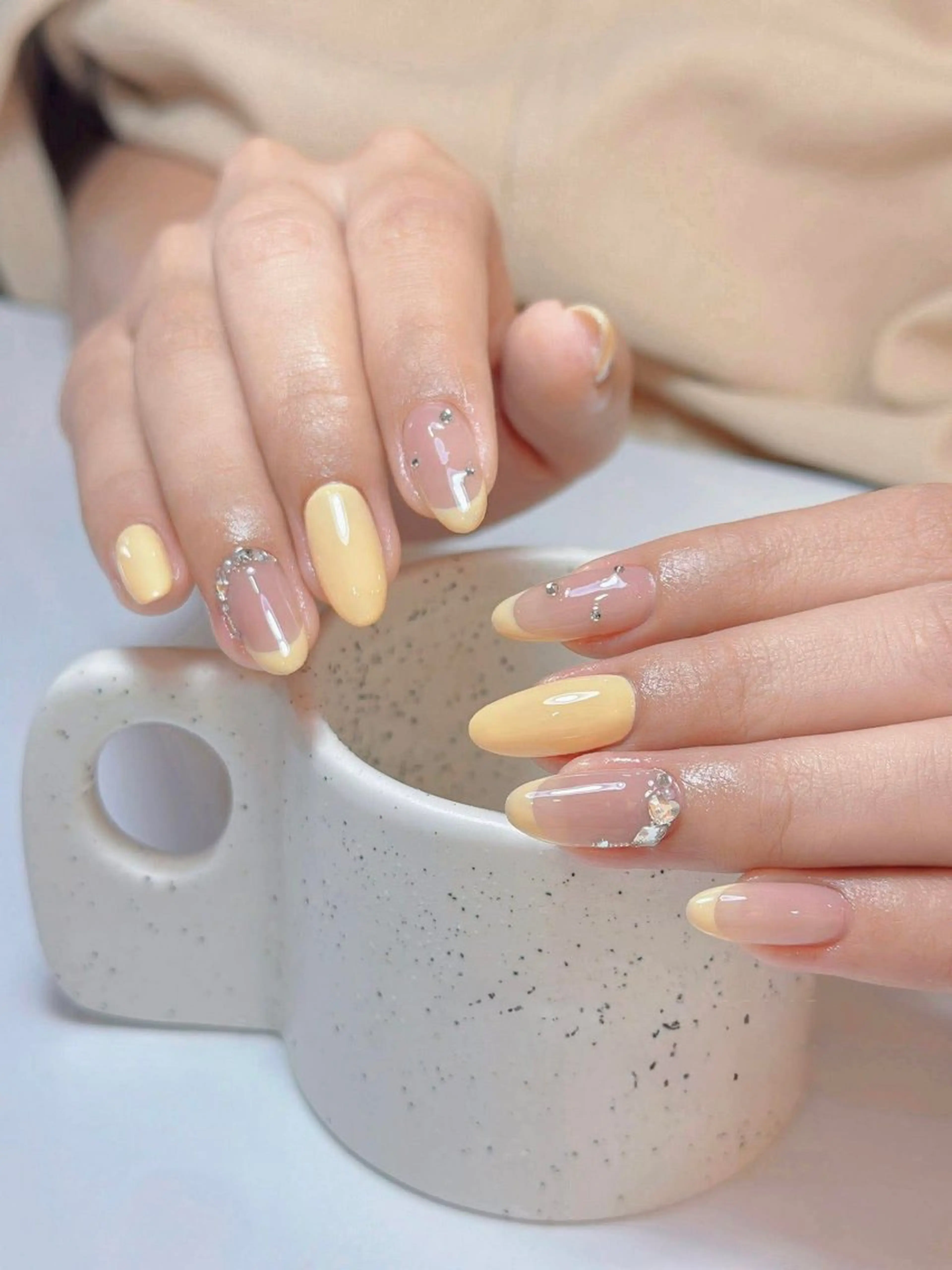 ネイル シンプルネイル ストーンネイル ハンドネイル ZEN Beauty nail spa massage所属・ゆり ちゃんのネイルデザイン