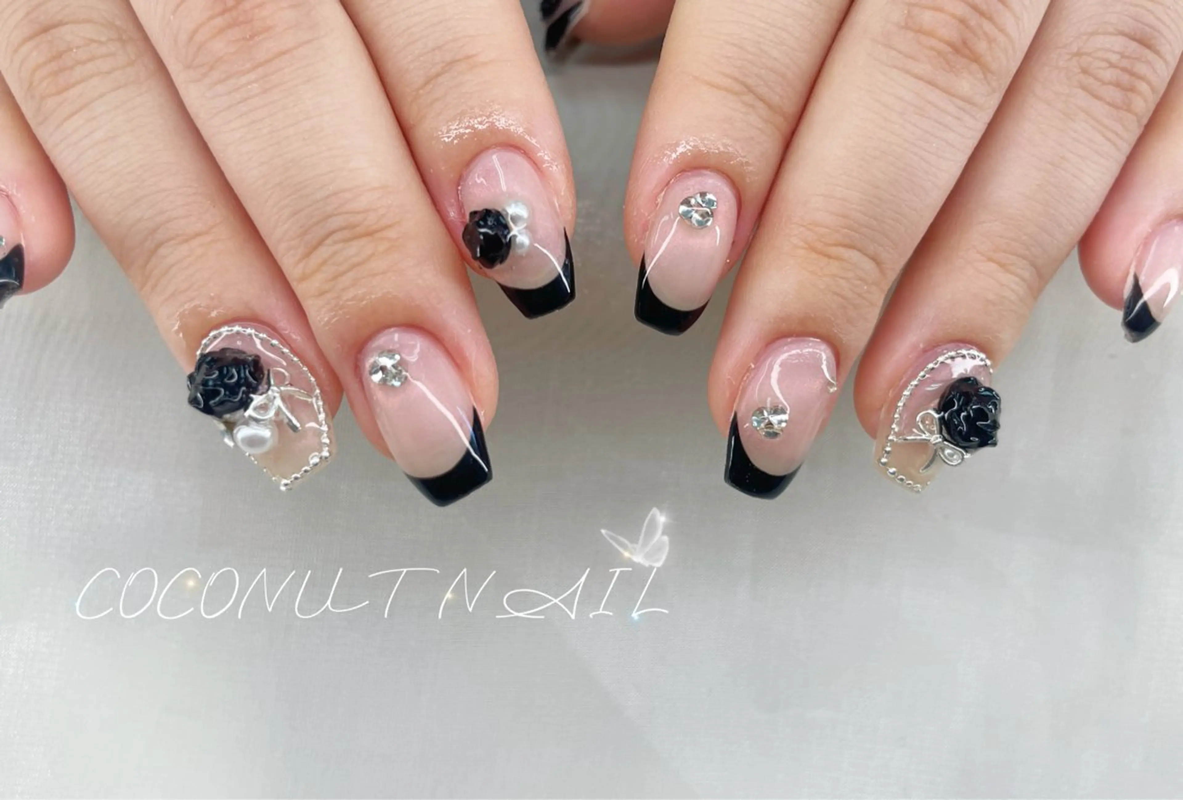ネイル べっ甲ネイル フレンチネイル キラキラネイル ラメ(グリッター) マグネットネイル ハンドネイル 神田 ココナッツのネイルデザイン