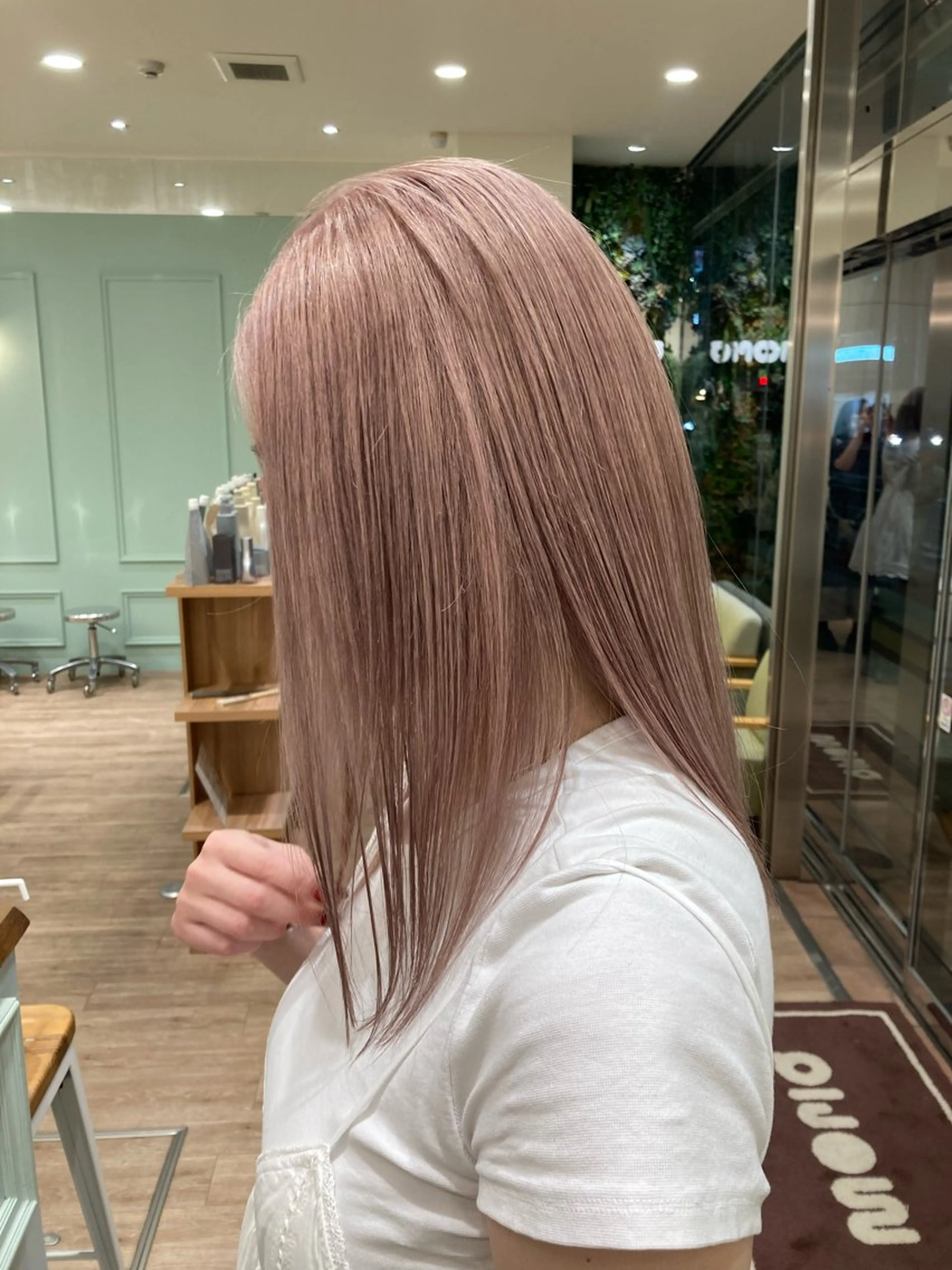 カラー ベージュカラー ブリーチ ハイトーンカラー ミルクティーベージュ ピンクカラー ヘアカラー むらたみずき /大宮ブリーチカラーのヘアスタイル