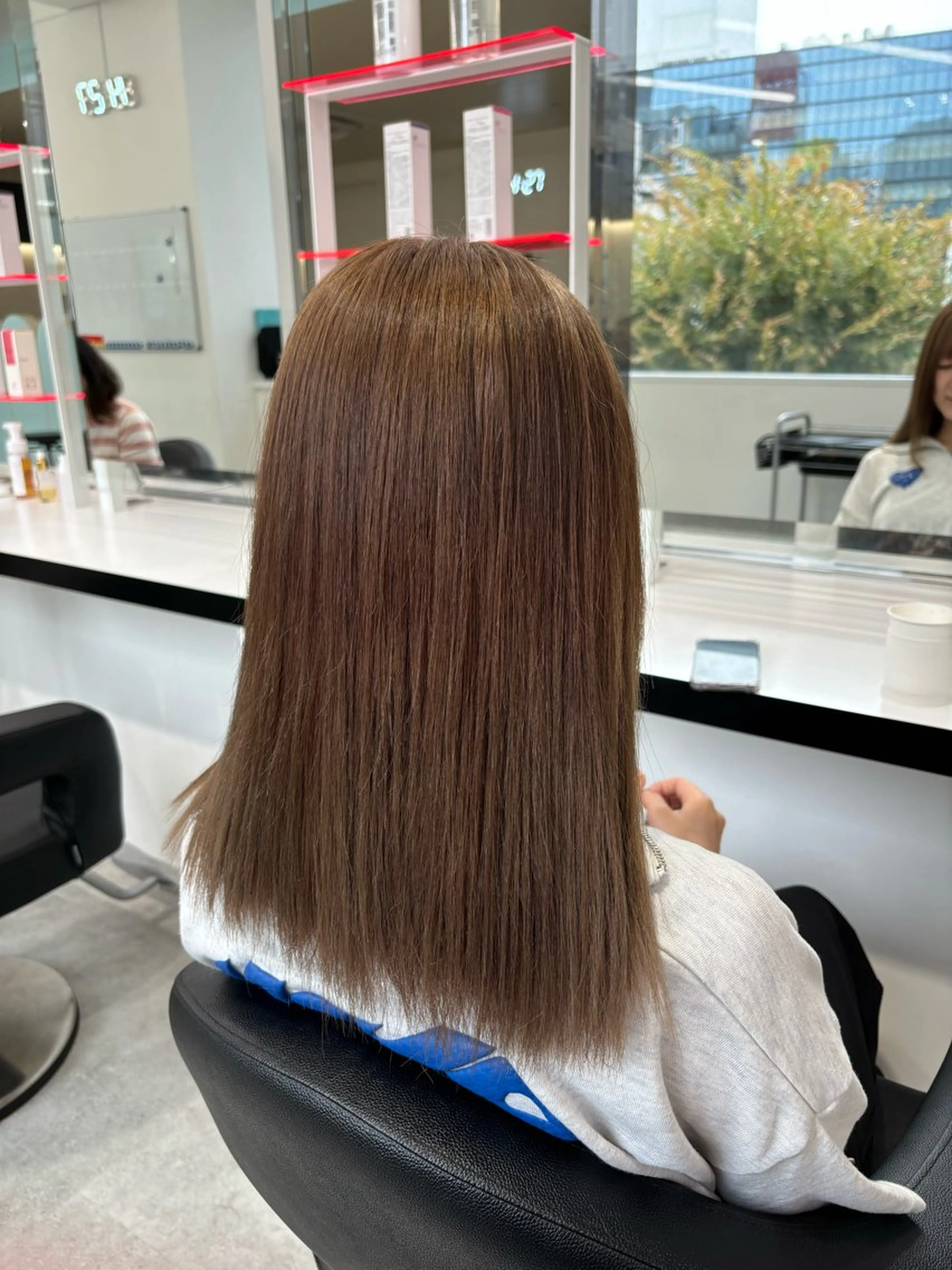 セミロング ヘアカラー トリートメント 艶髪ハイトーンカラー 渋谷🥇ririkaのヘアスタイル