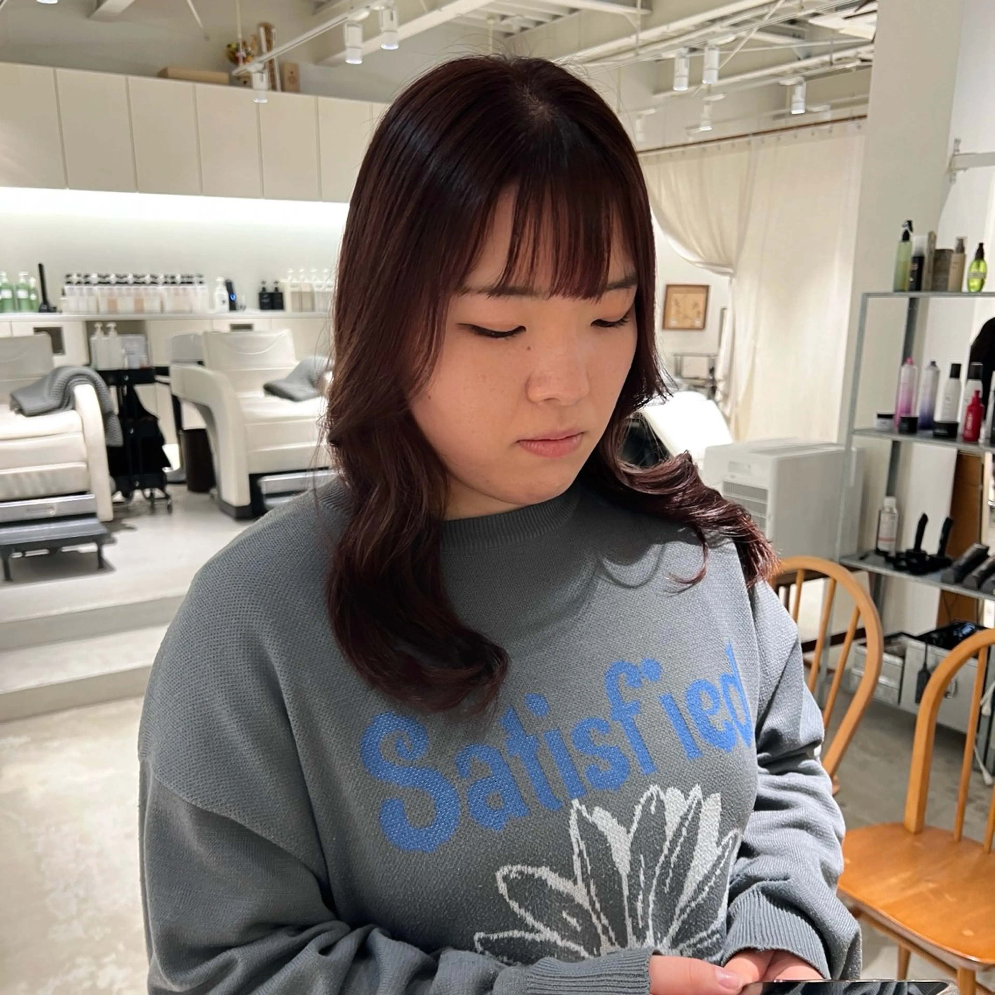 ロング カラー レッドカラー ヘアカラー 周東 芽依のヘアスタイル