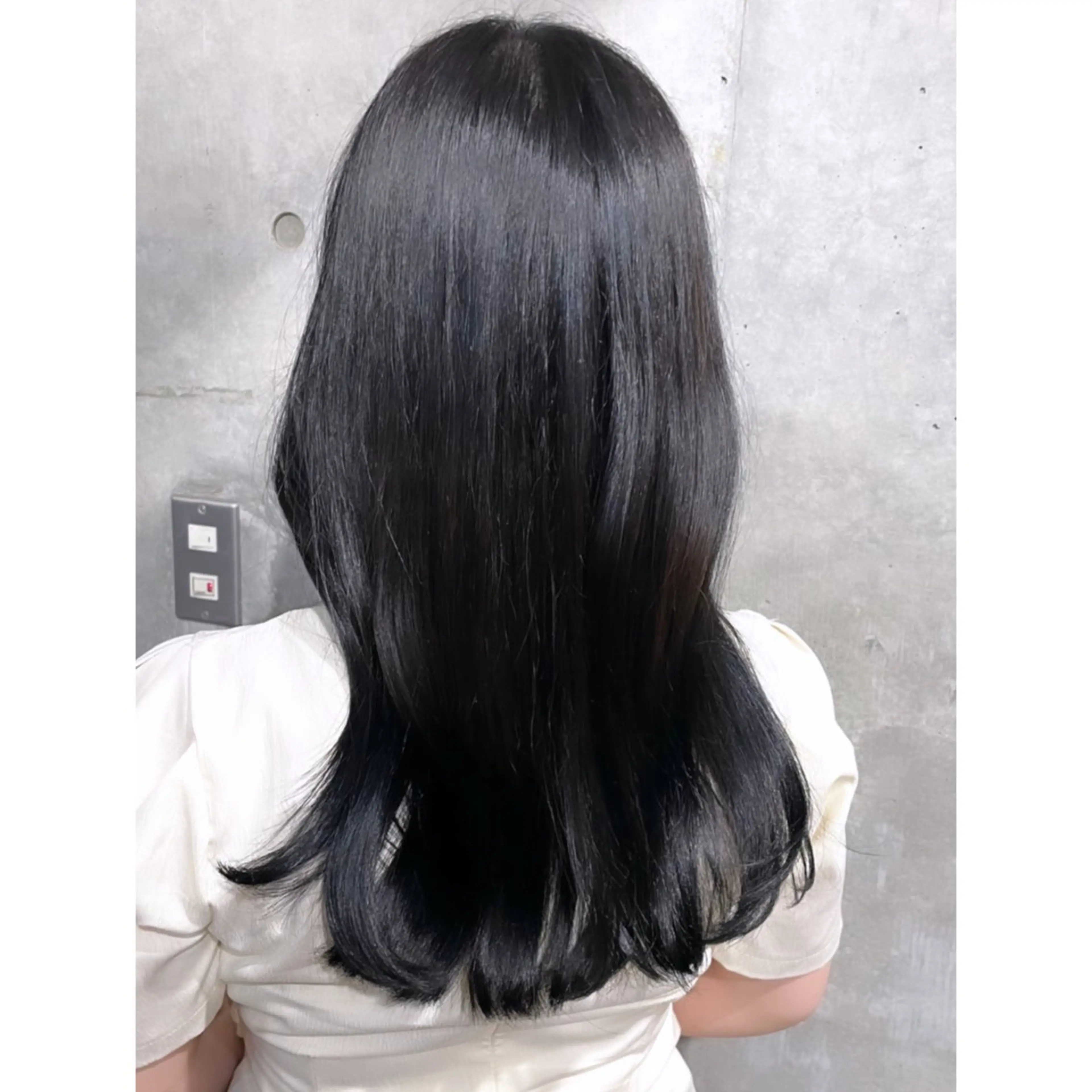 ロング カラー 黒髪 ブルーカラー ブルーブラック 韓国風ヘア 🤍透明感カラー ソメヤナナ 🤍のヘアスタイル