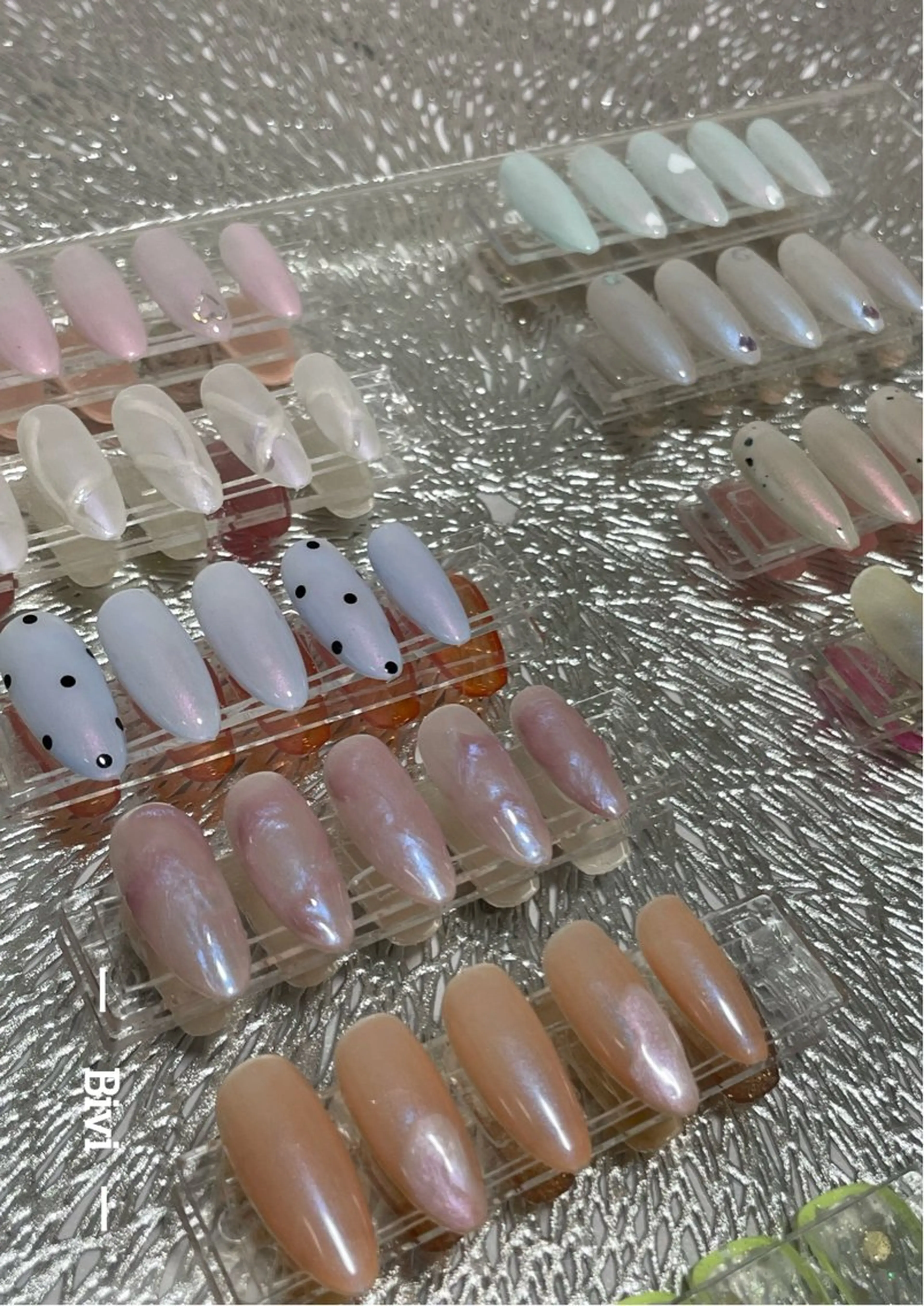 ネイル オーロラネイル シンプルネイル ハンドネイル ハンドケア ♡Bivi♡自爪に 優しいネイルサロンのネイルデザイン