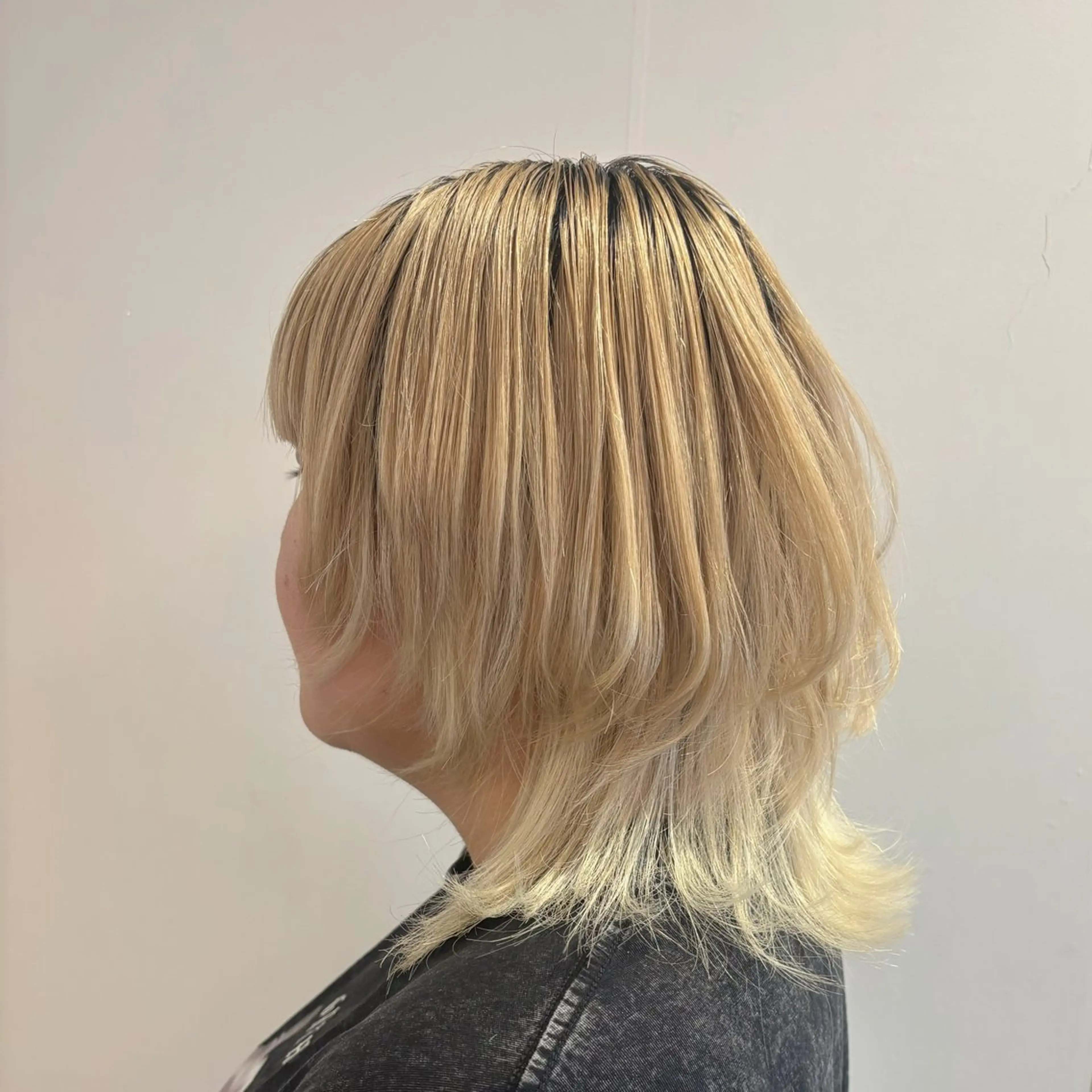 ミディアム ウルフカット 棚橋 光海のヘアスタイル