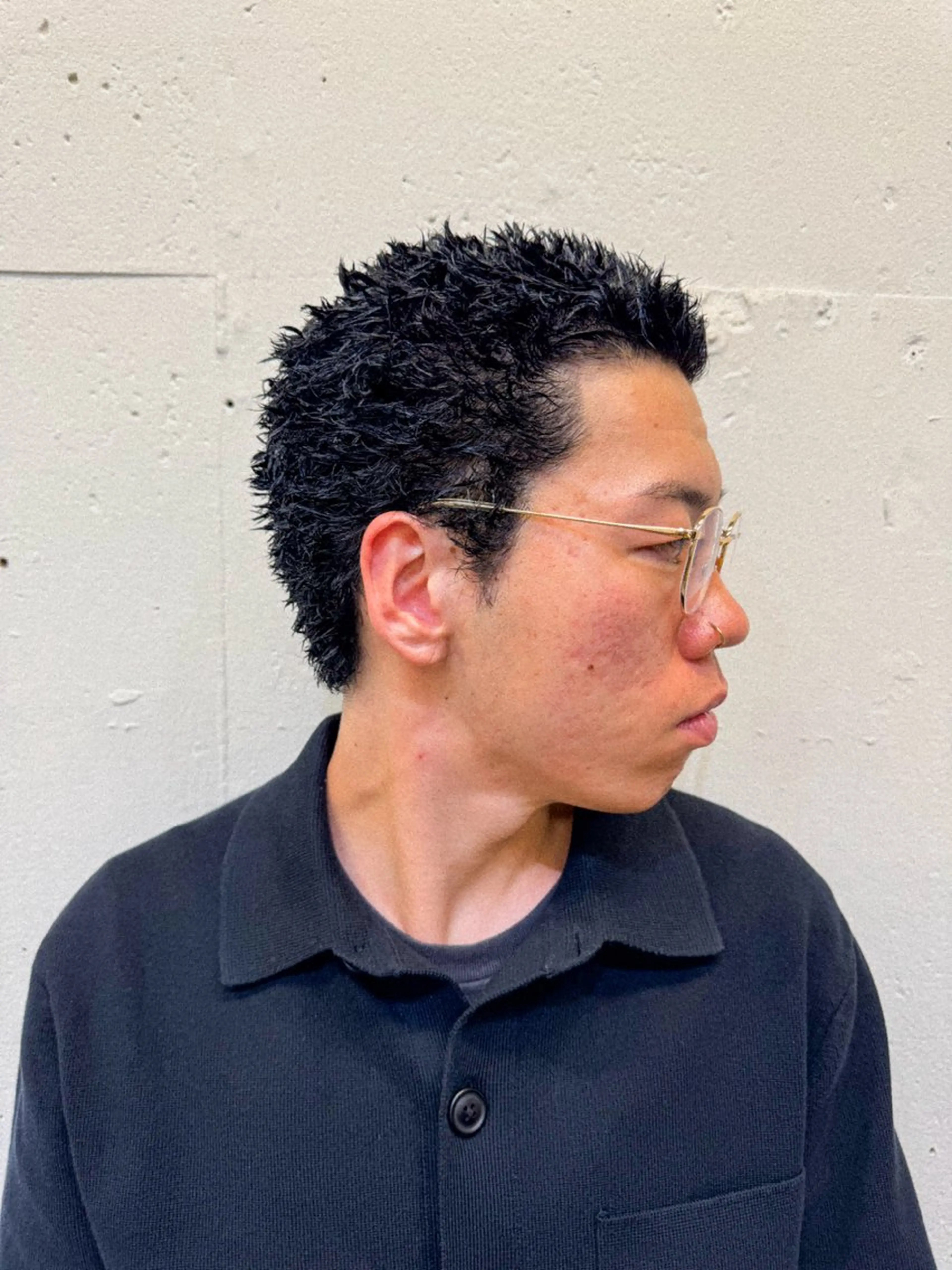 黒髪イージーパンク💥メンズカット+ブリーチ+イージーパンク+黒染め(イージーウェーブ、イージードリル)の写真