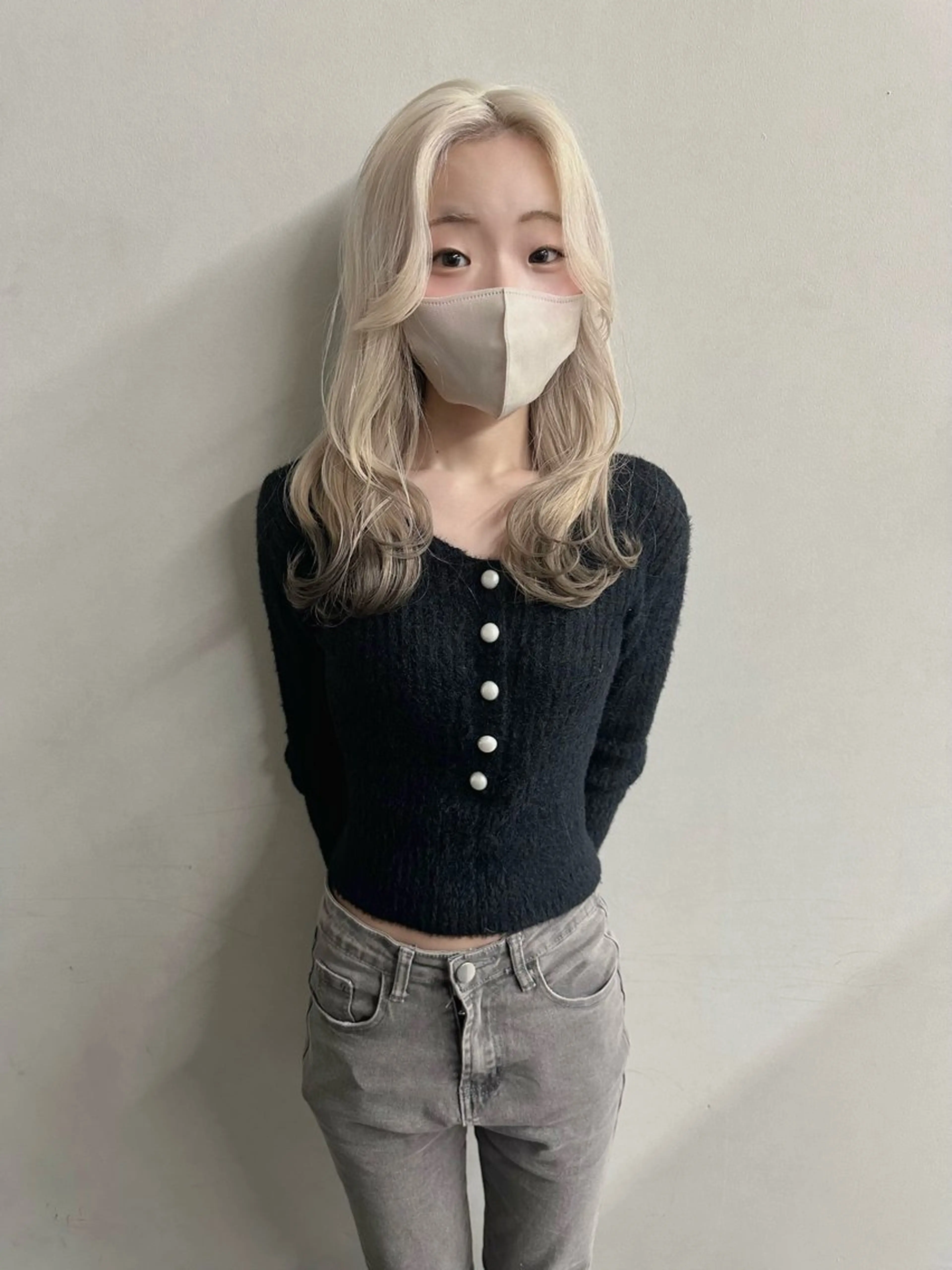 セミロング カラー ウルフとハイトーン みっちー✂️のヘアスタイル