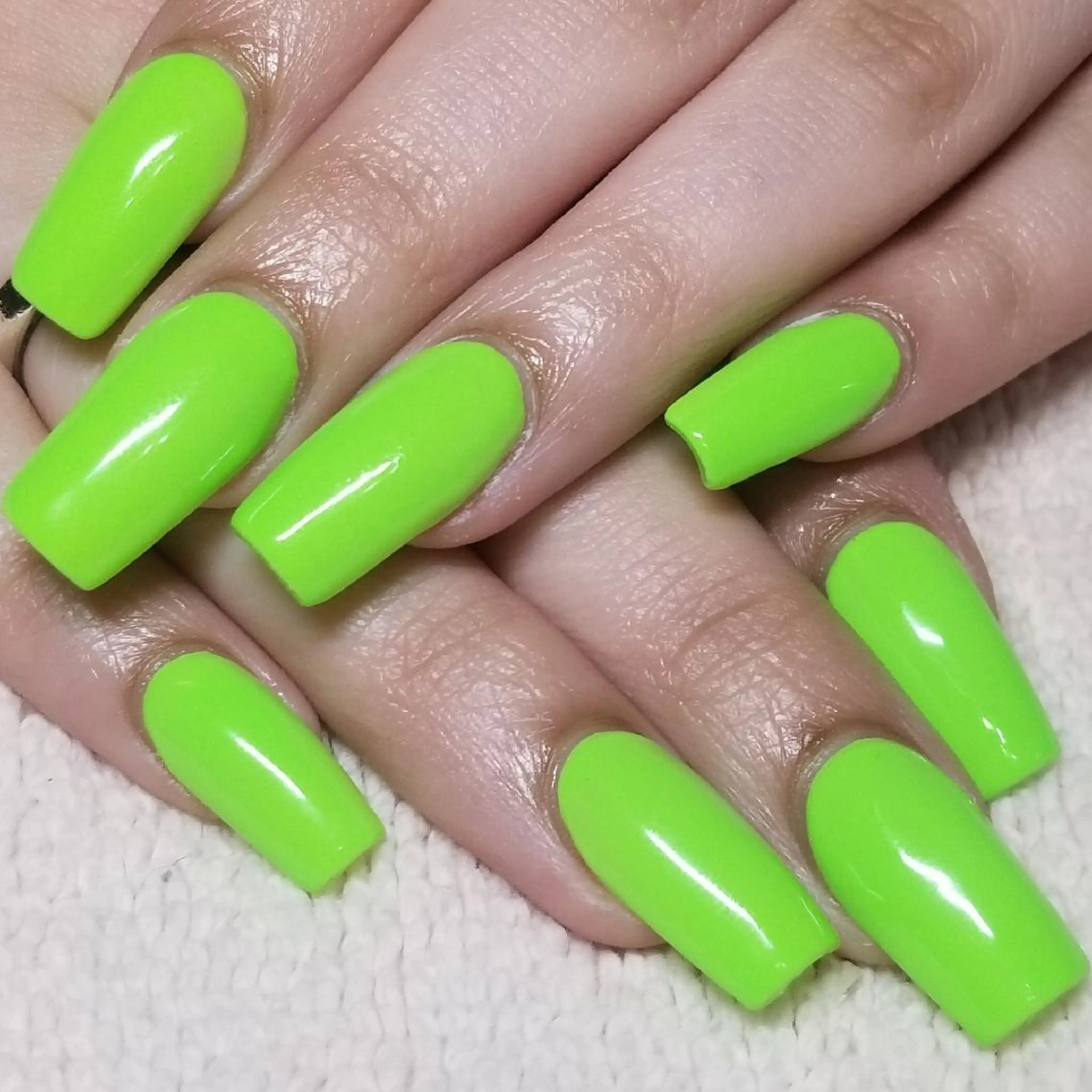 ネイル グリーン ワンカラーネイル スクエアネイル ハンドネイル よしだ ひろきのネイルデザイン