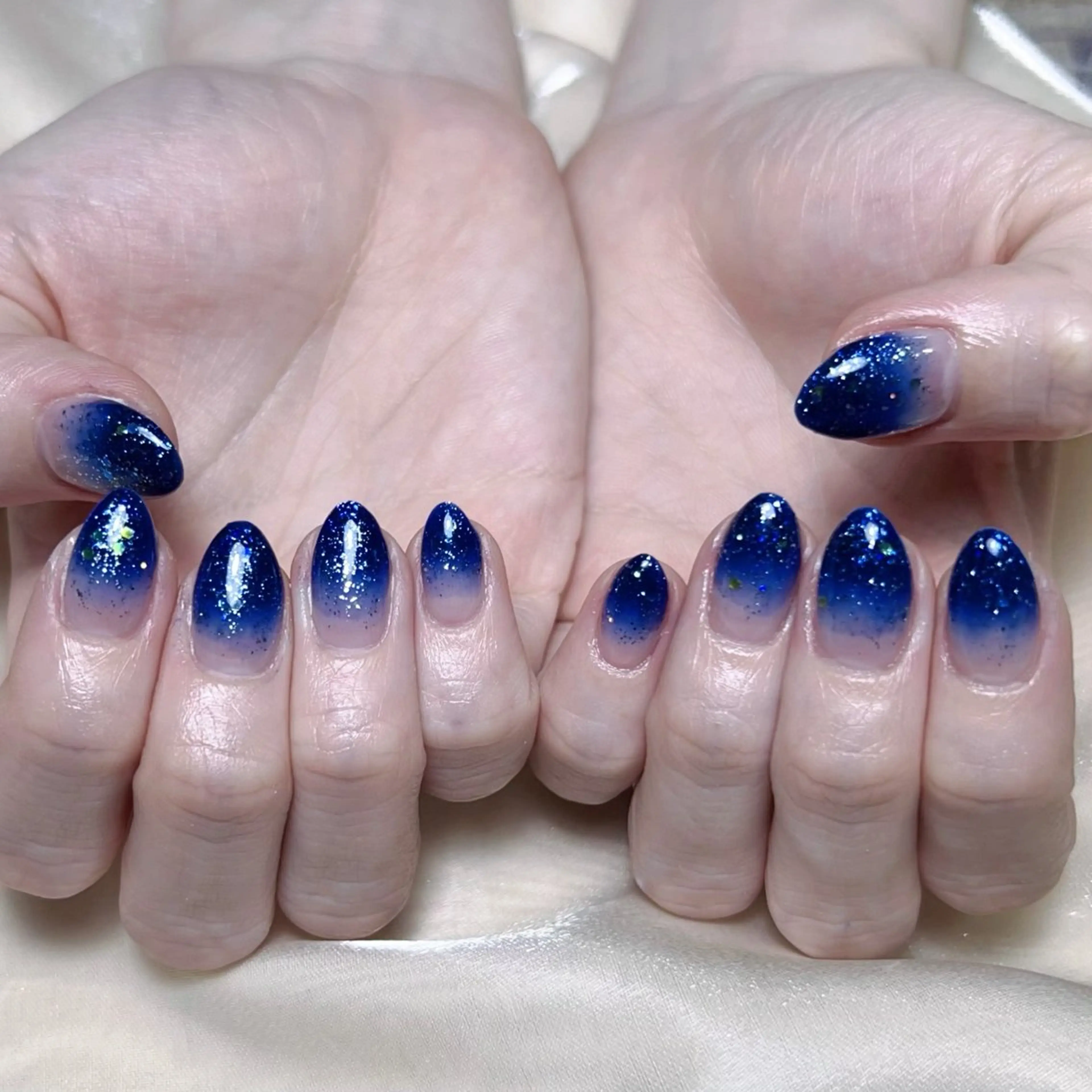 ネイル グラデーション ラメ(グリッター) ラメグラデーション ハンドネイル NAILサロン 木にいるのネイルデザイン