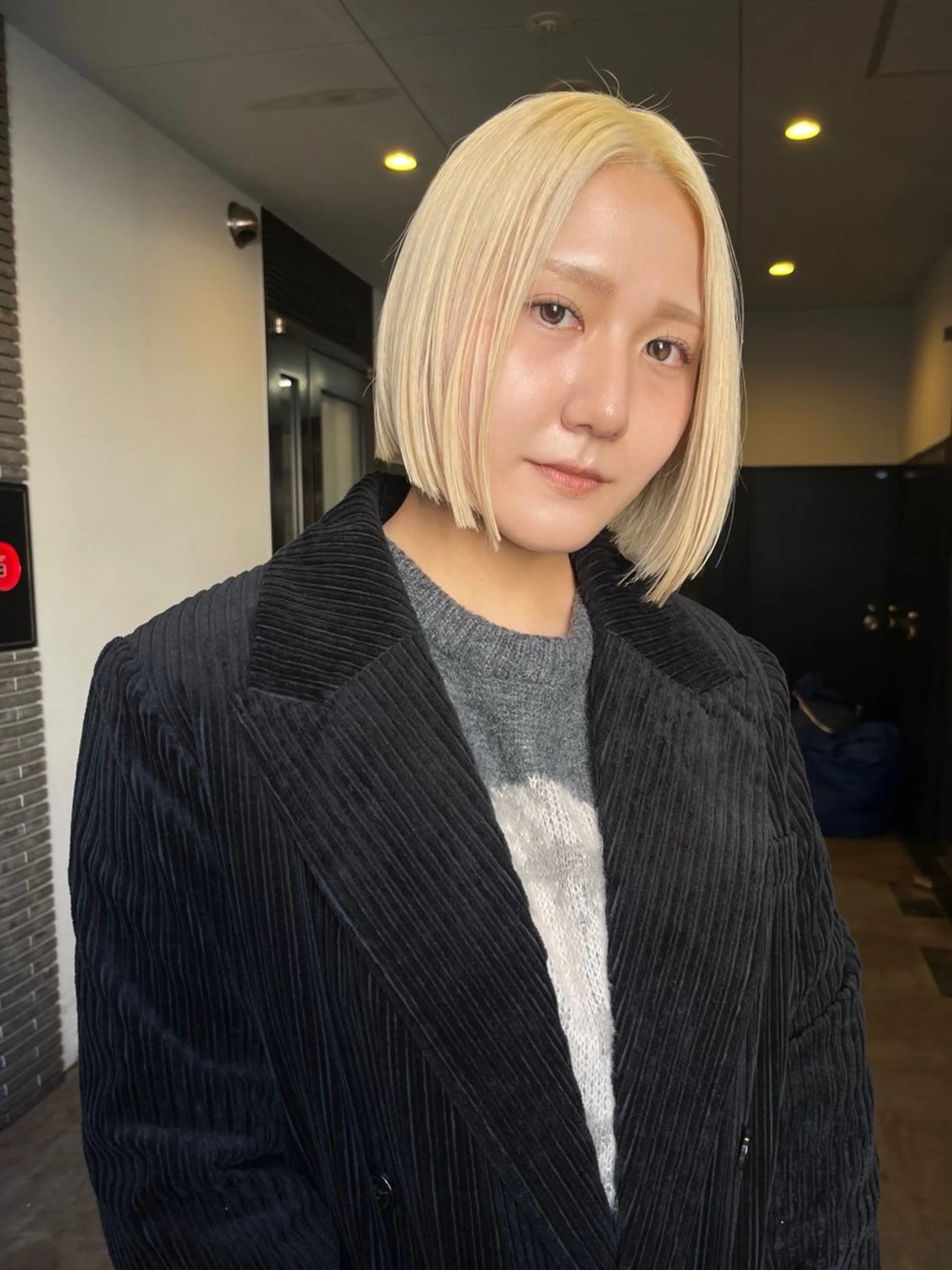 ショート カラー ブリーチ ブロンド ハイトーンカラー ヘアカラー hono/ボブ /ブリーチ/ベージュのヘアスタイル