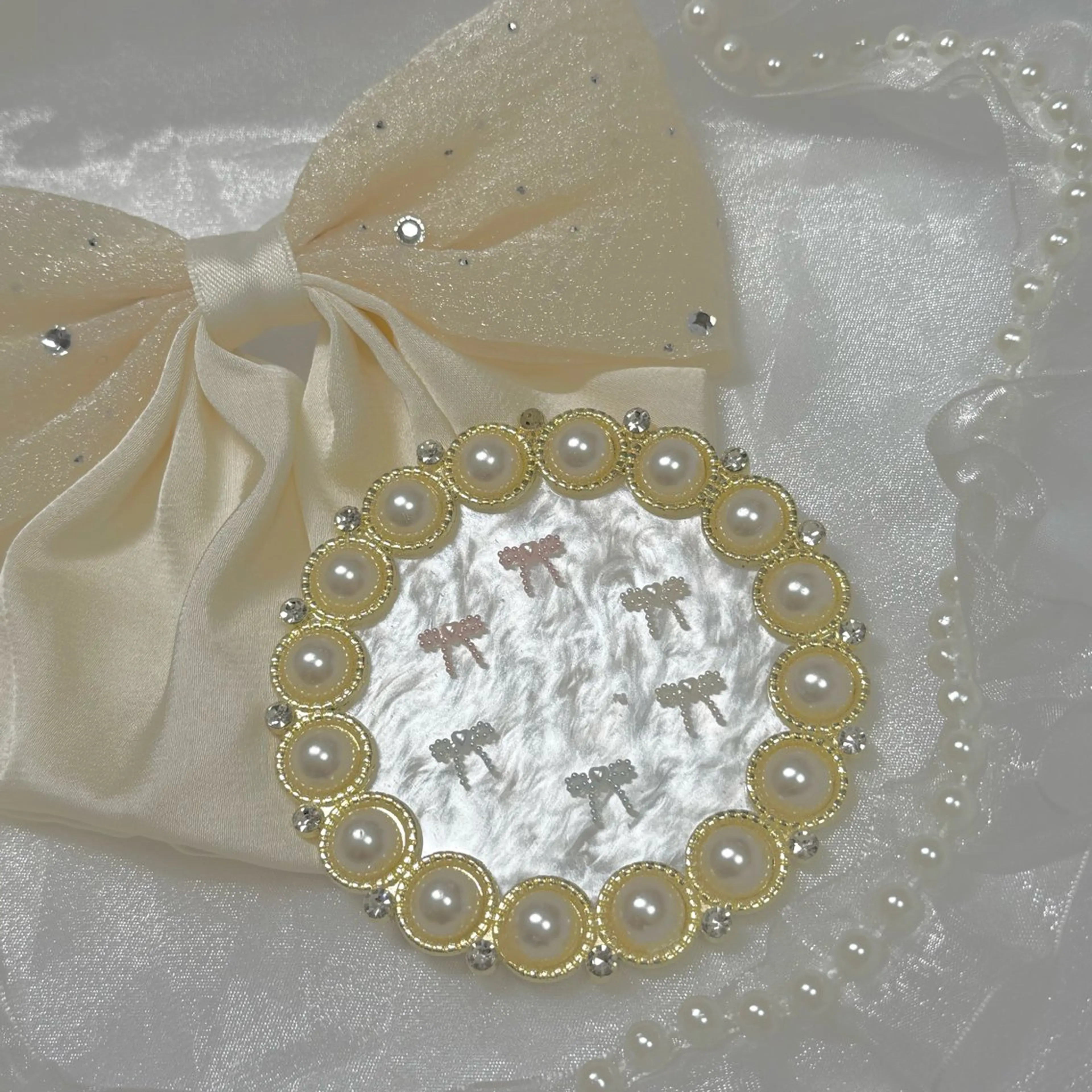 ネイル ガーリー リボン ハンドネイル 🩵 aoi🩵のネイルデザイン