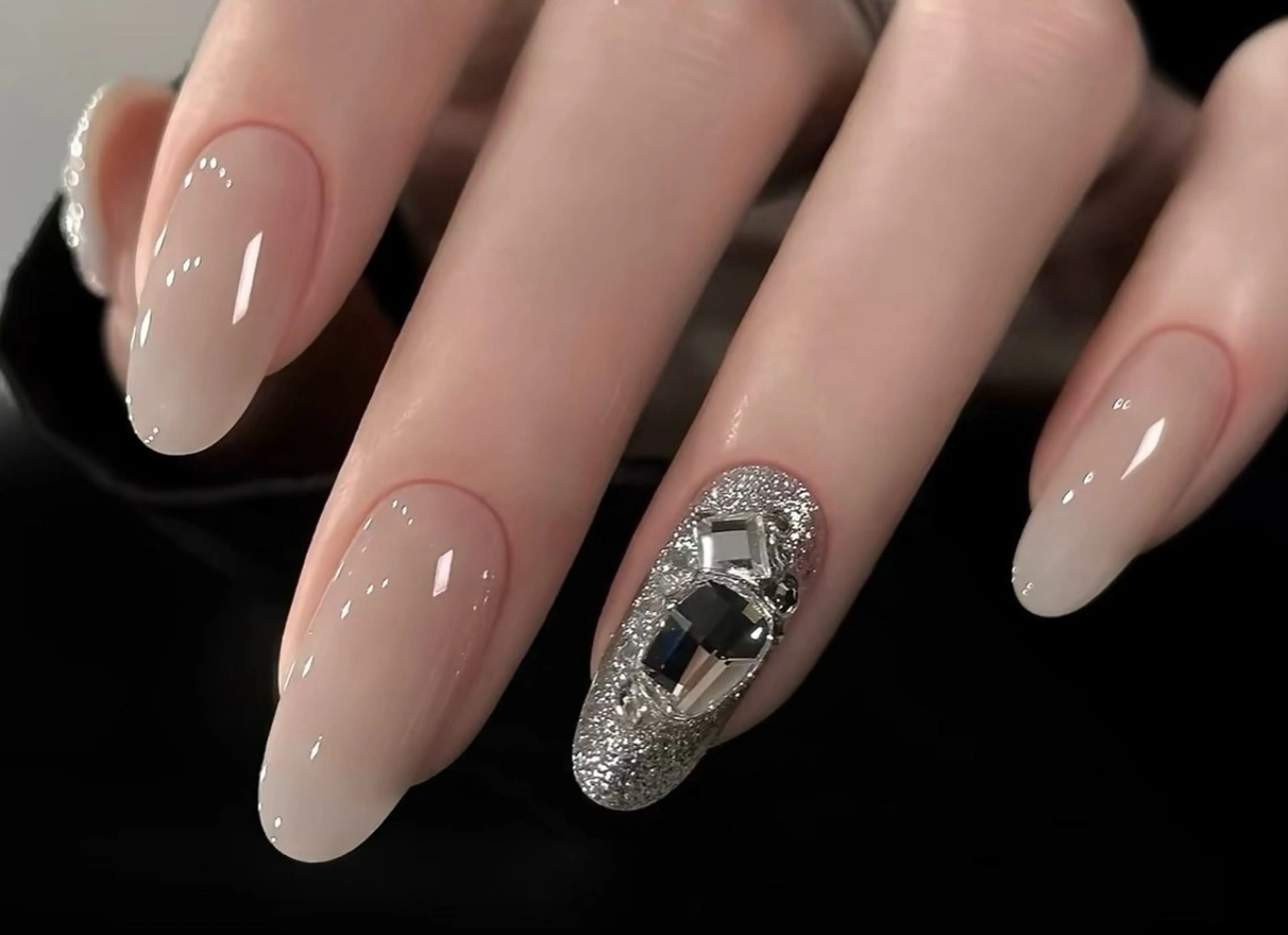 ネイル チークネイル 長さ出し フラワーネイル フレンチネイル ガーリー sun nail池袋 モデル募集のネイルデザイン