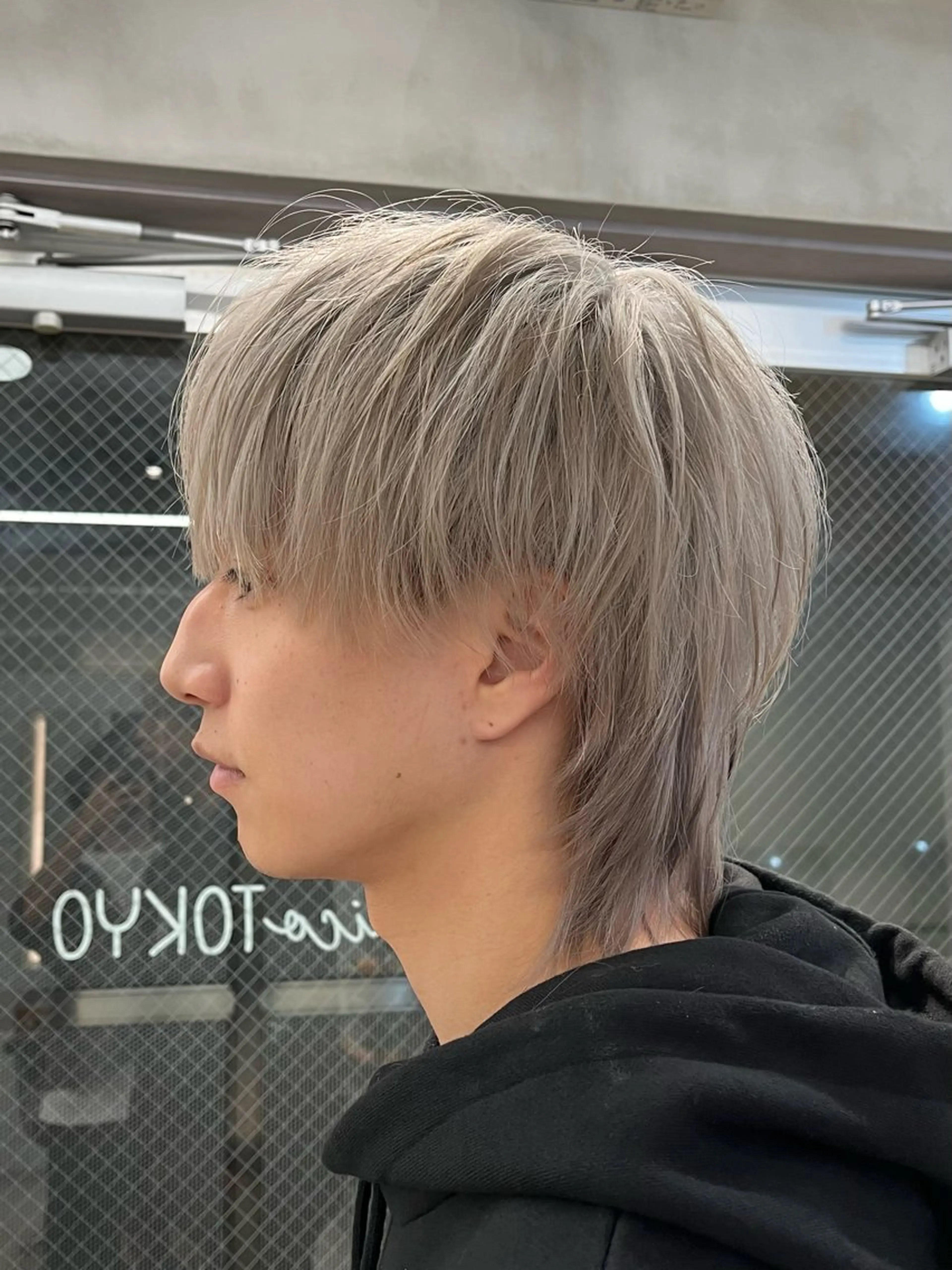 ミディアム ブリーチカラー🌈 ウルフカット🐺のヘアスタイル