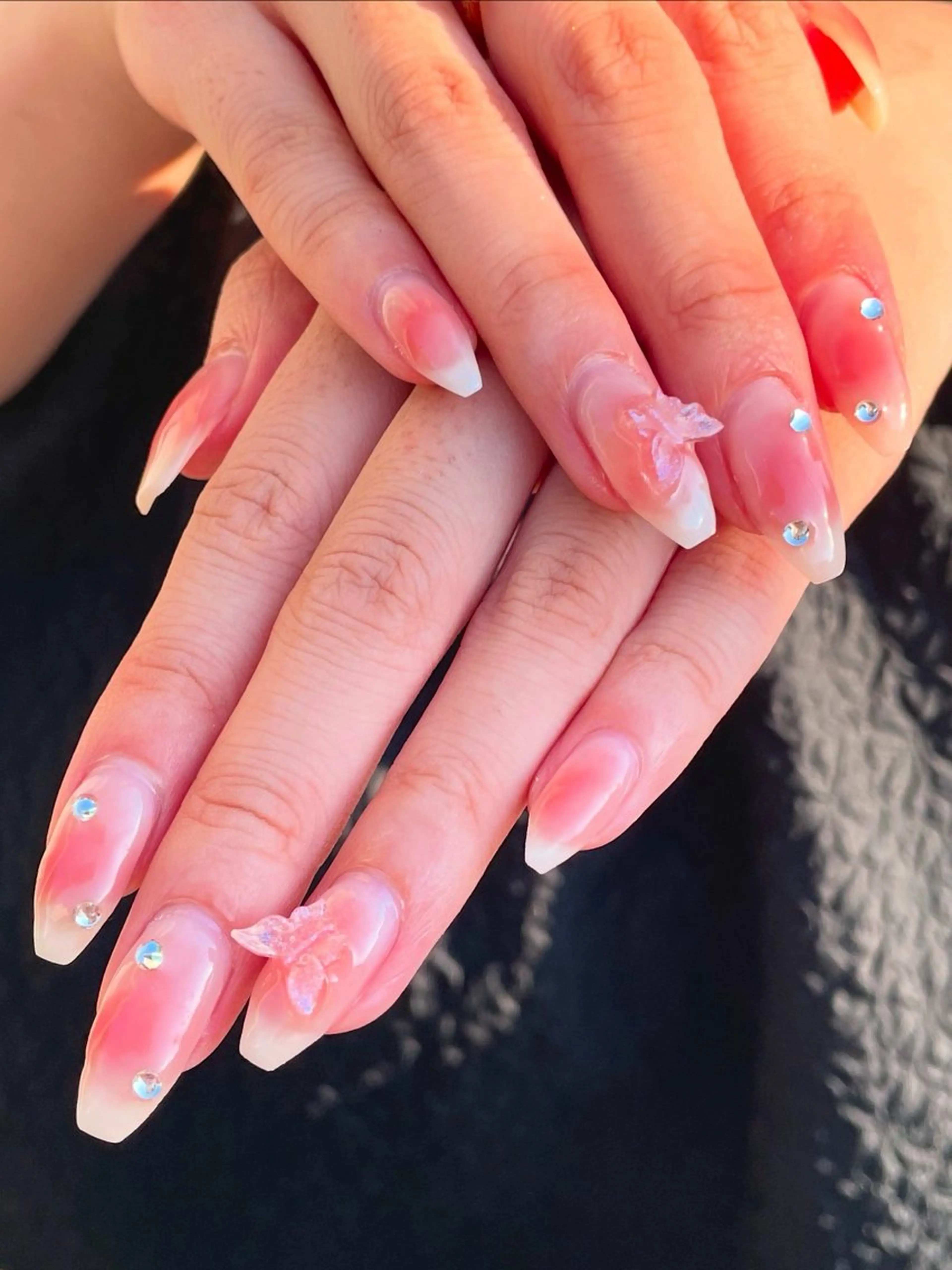 ネイル チークネイル ガーリー 氷ネイル・うるうるネイル ピンク ワンホンネイル ハンドネイル ハンドケア 🎀NAIL🎀 AI🪄︎︎◝✩のネイルデザイン