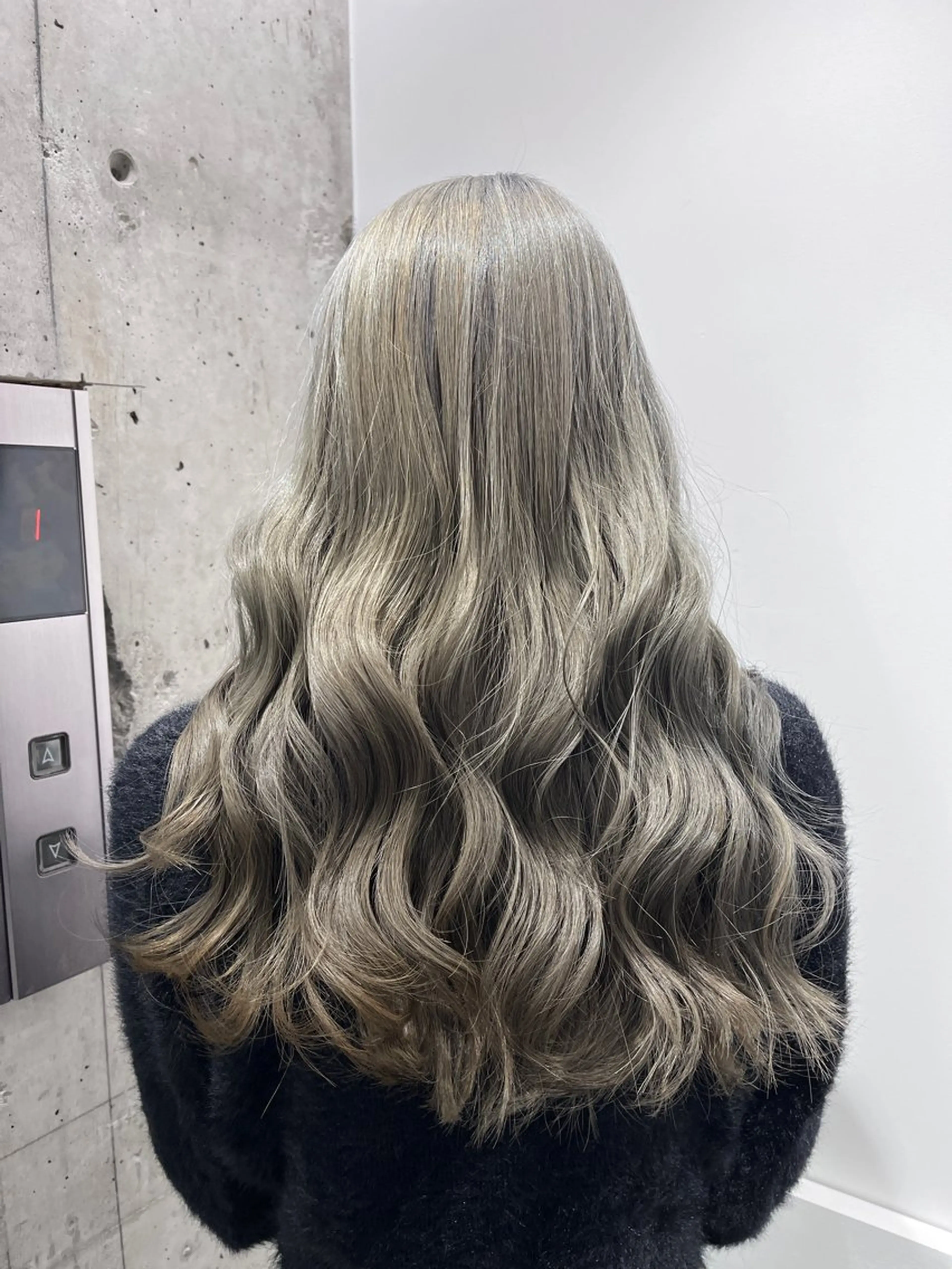 ロング カラー ヘアアレンジ ヘアカラー トリートメント newi 天王寺 🪐airiのヘアスタイル