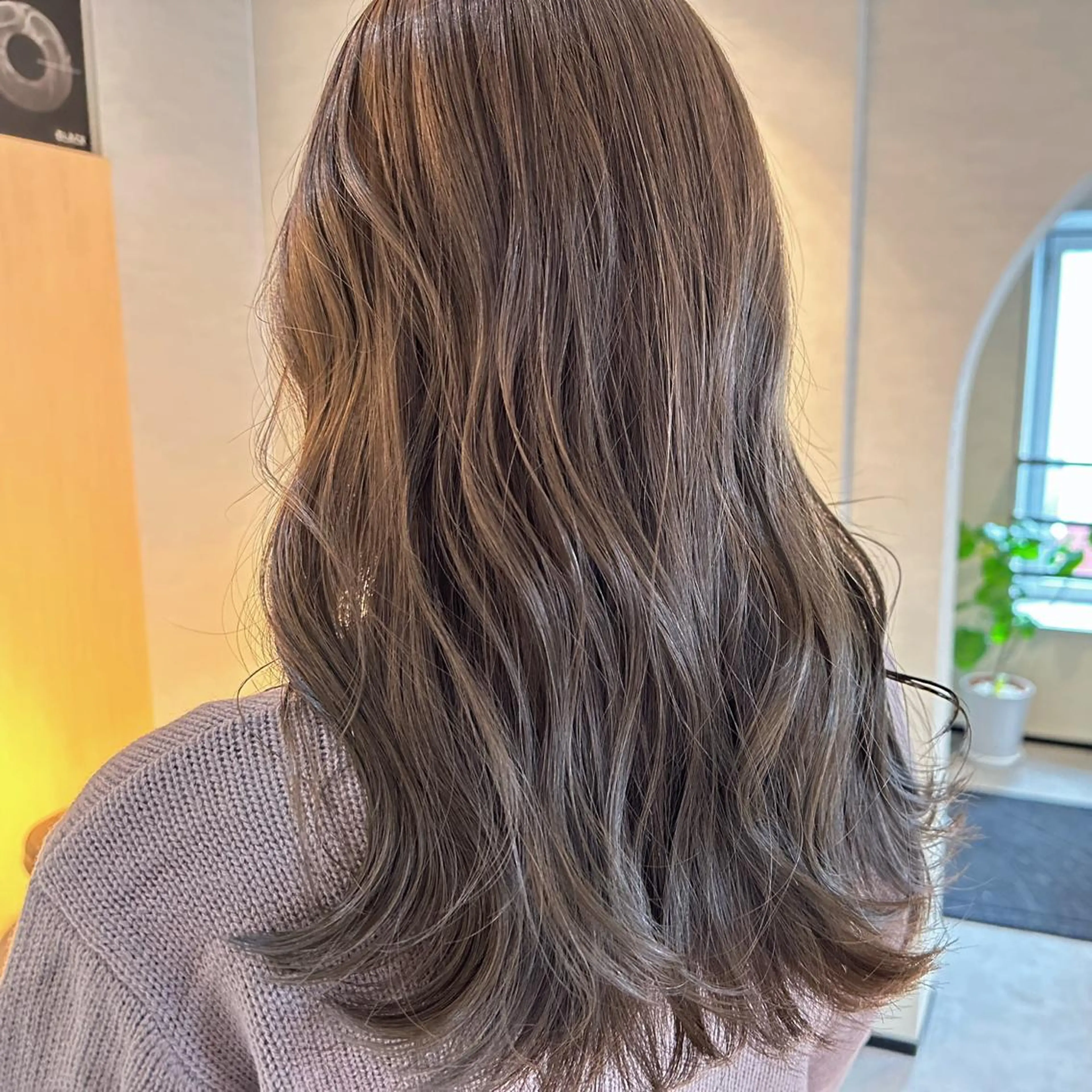 ロング カラー ブルーカラー ブルージュ グレージュ 【Uneユヌ】菊地 春那のヘアスタイル