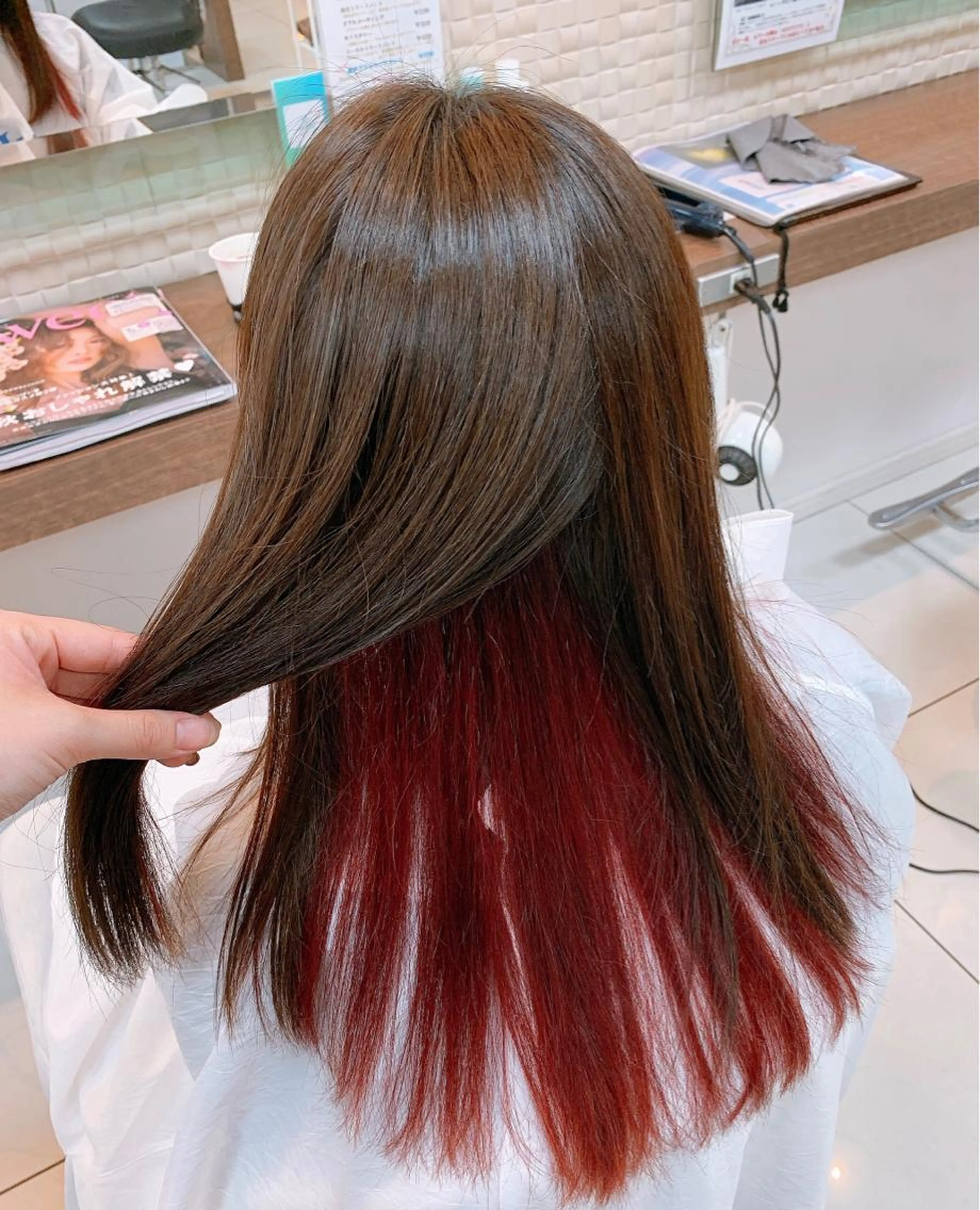 ✨さりげないお洒落にインナーカラー✨　　　　　ブリーチ+カラー+トリートメントの写真