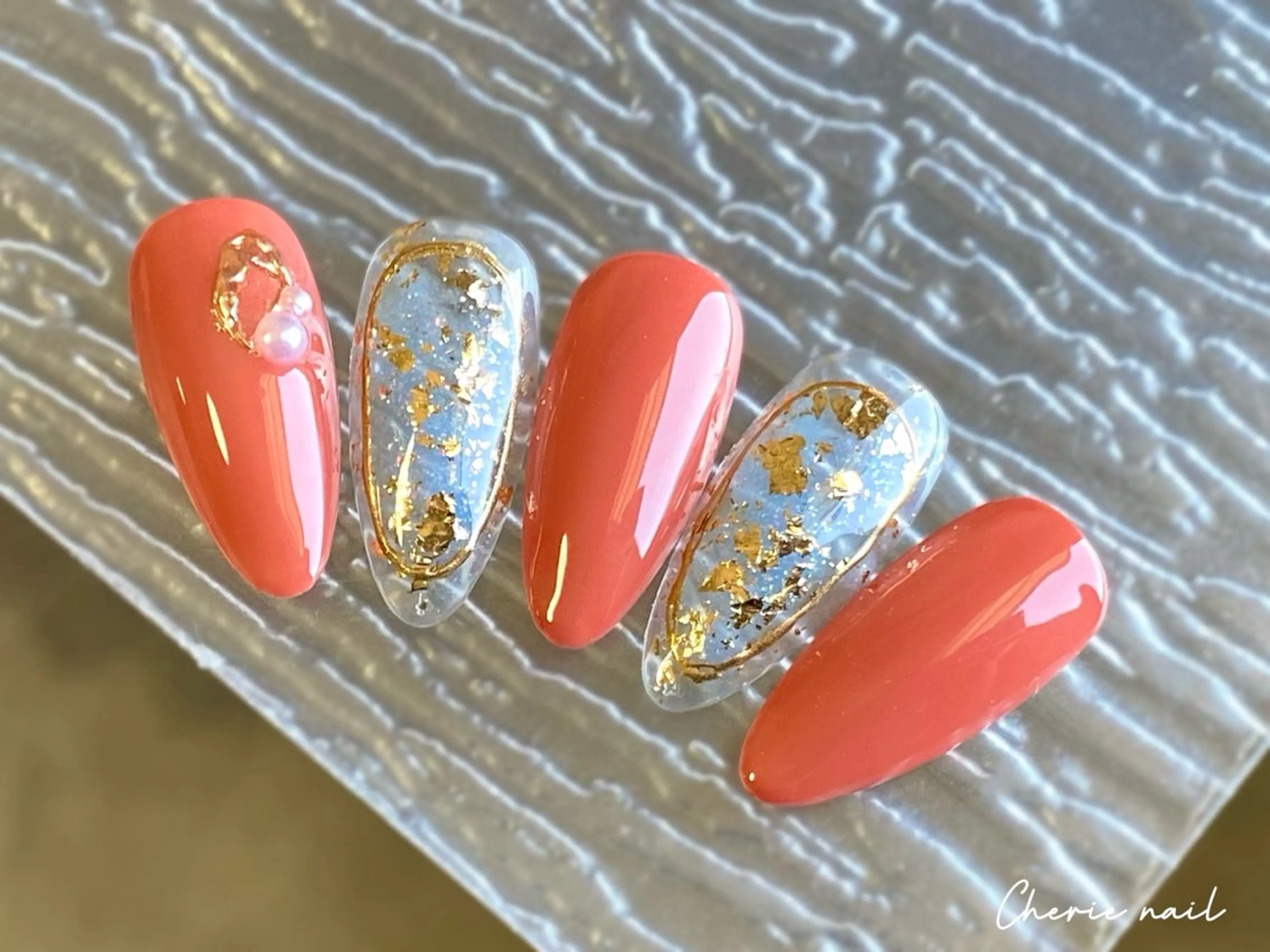 ネイル ジェルネイル ゴールド ミラーネイル ニュアンスネイル オレンジ ハンドネイル Cherienail yunaのネイルデザイン