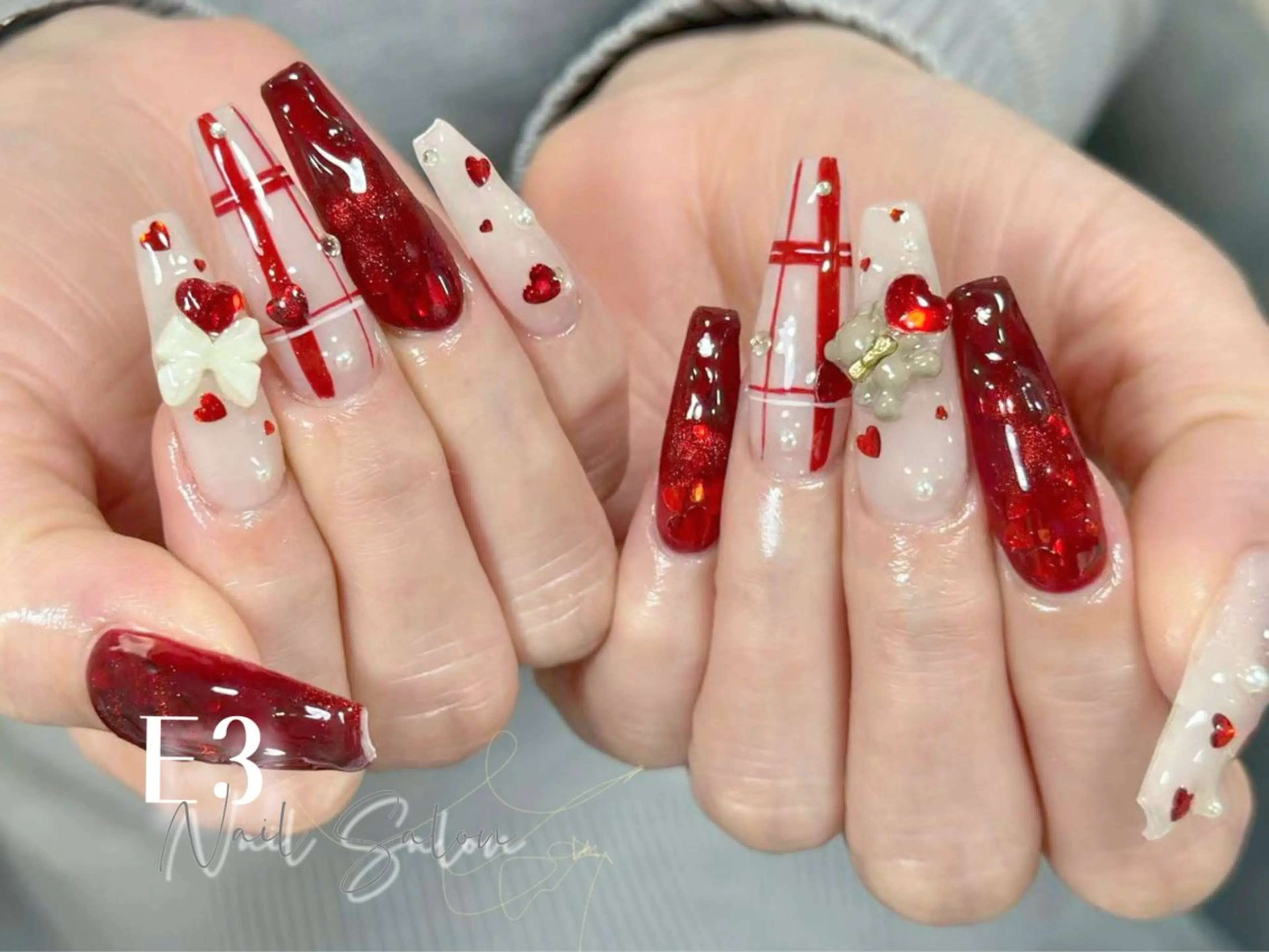 ネイル フレンチネイル ジェルネイル ガラスフレンチ グラデーション キラキラネイル ハンドネイル E3 Nail Salonのネイルデザイン