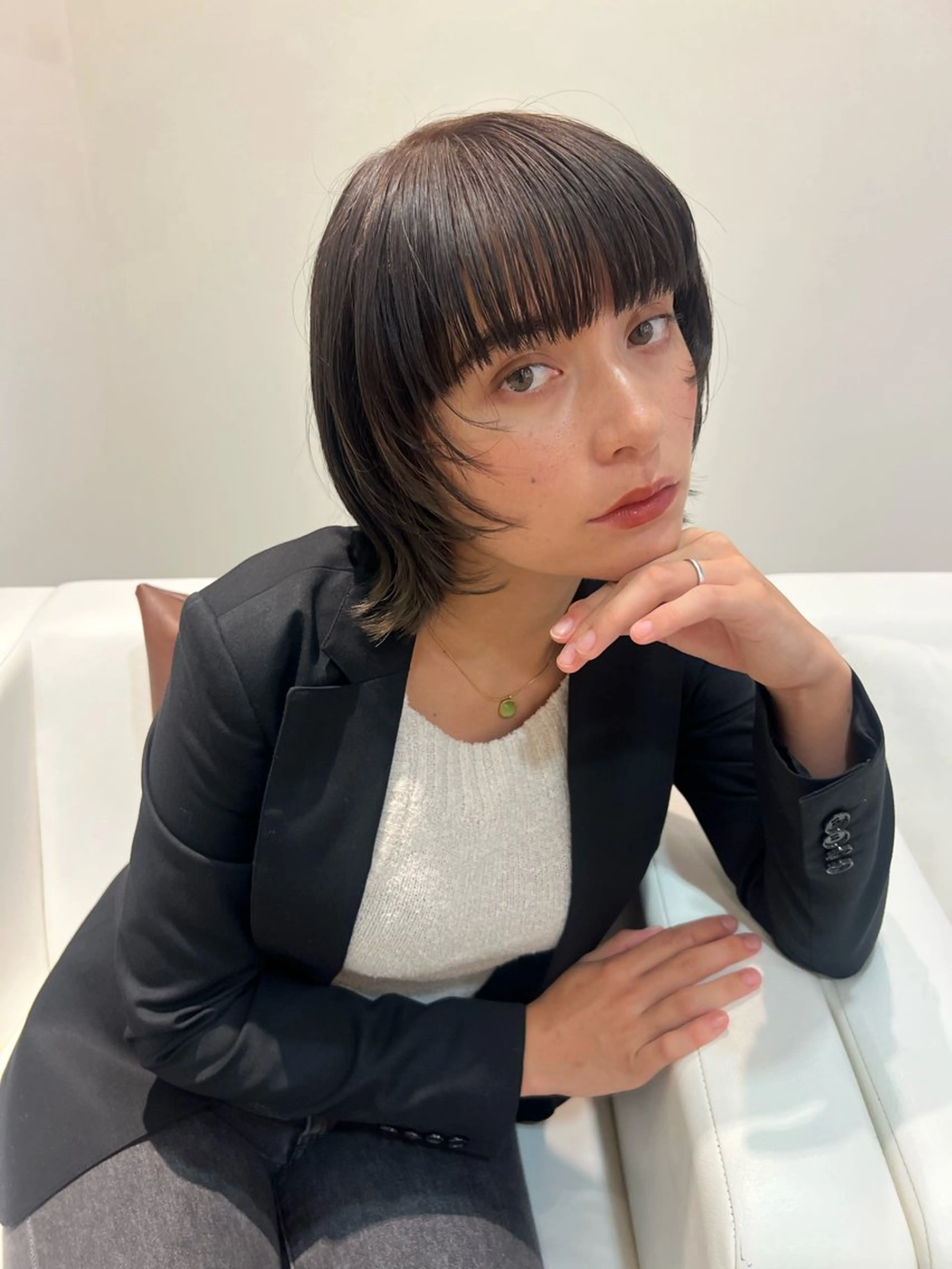 ミディアム カット レイヤー/ブリ ーチ/ 岡本美優のヘアスタイル