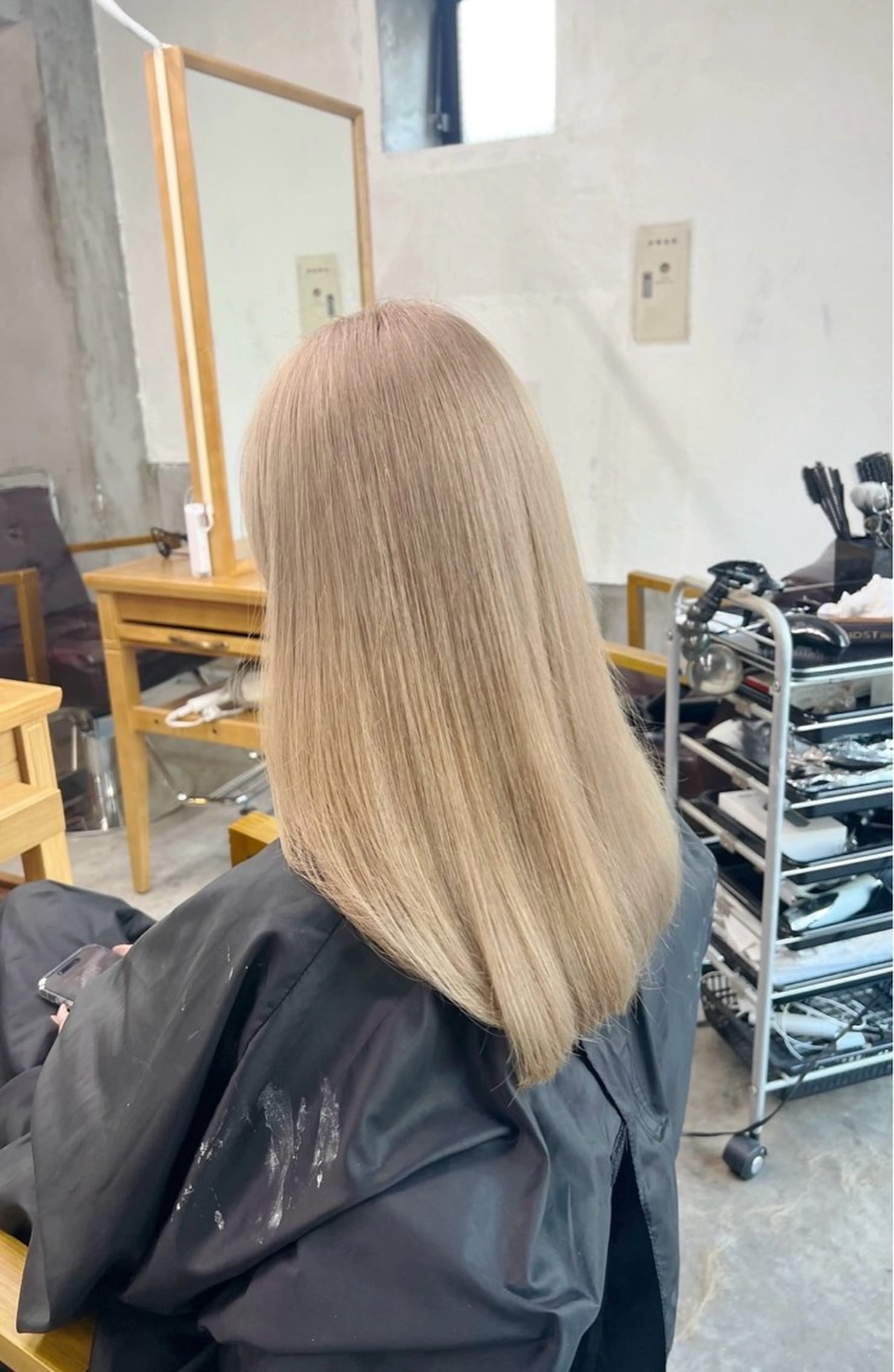 セミロング カラー ベージュカラー ホワイトベージュ ヘアカラー トリートメント ROBIN所属・指名数No.1 /NAOYAのヘアスタイル