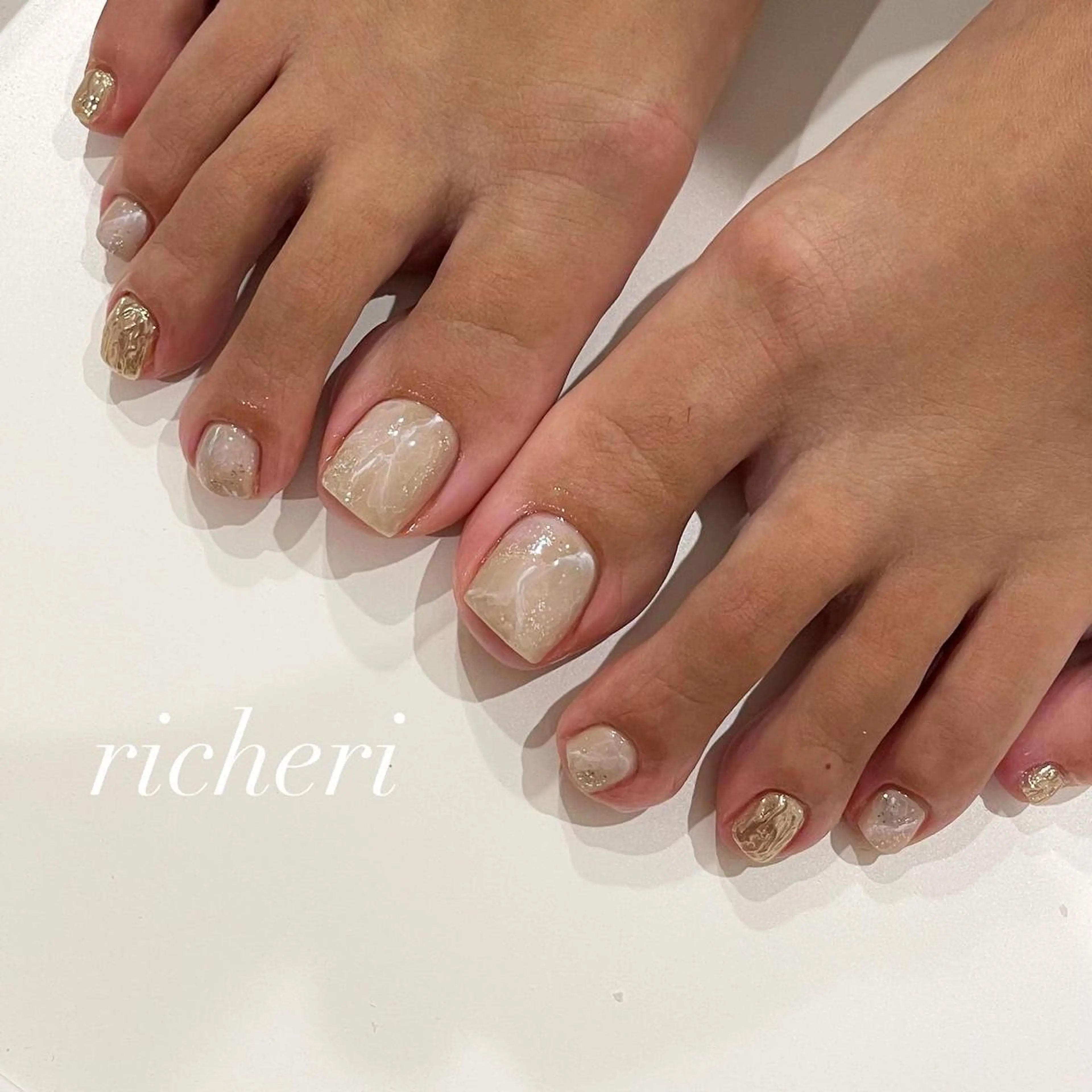 ミディアム ネイル 韓国風ヘア アートネイル フットネイル フレンチネイル ジェルネイル フットネイル richeri beautyのエステ・リラクイメージ