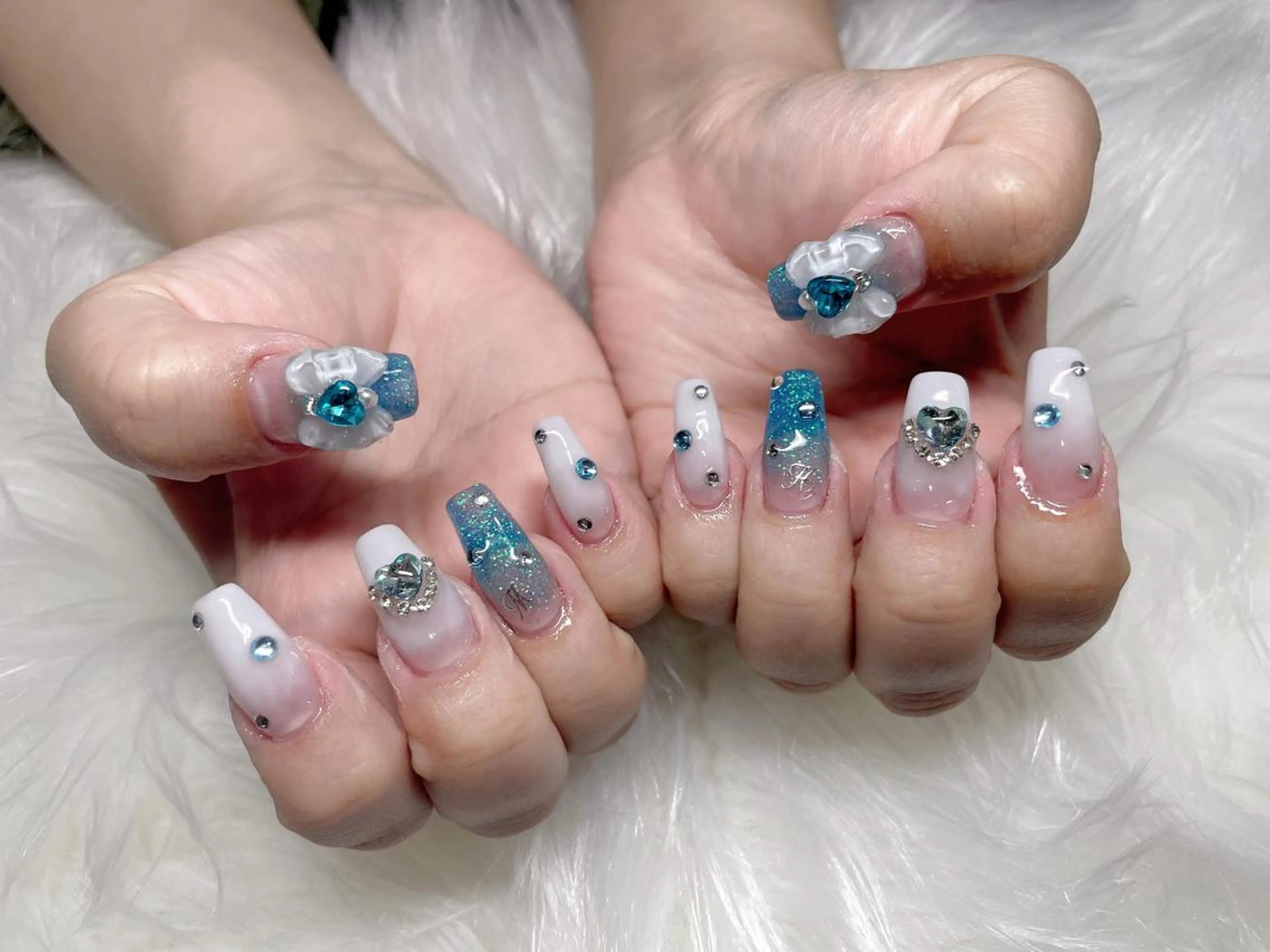 ミディアム ネイル ハンドネイル 《LB》ラブリエ Nail&eyeのマツエク・マツパデザイン