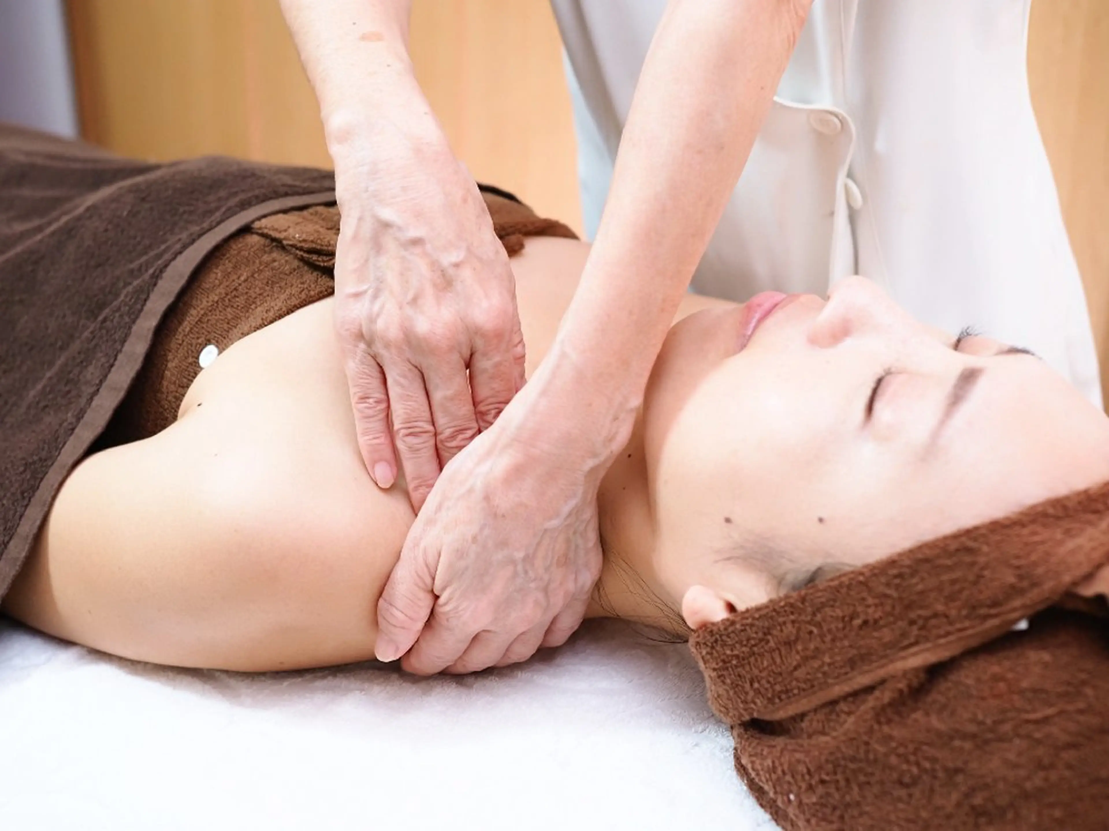 【頭・目・首・肩】ドライヘッドスパ＋肩首デコルテマッサージ60分の写真