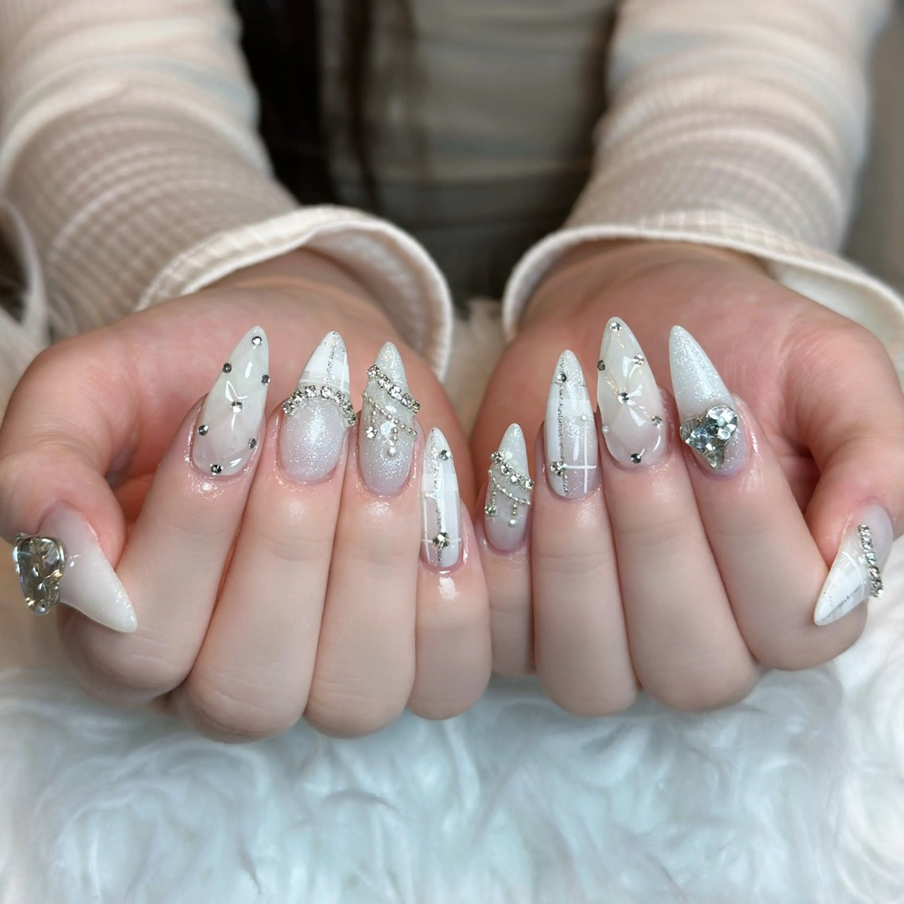ネイル オーロラネイル ボルドー ブラウン 氷ネイル・うるうるネイル キラキラネイル ハンドネイル Julli NailStudioのネイルデザイン