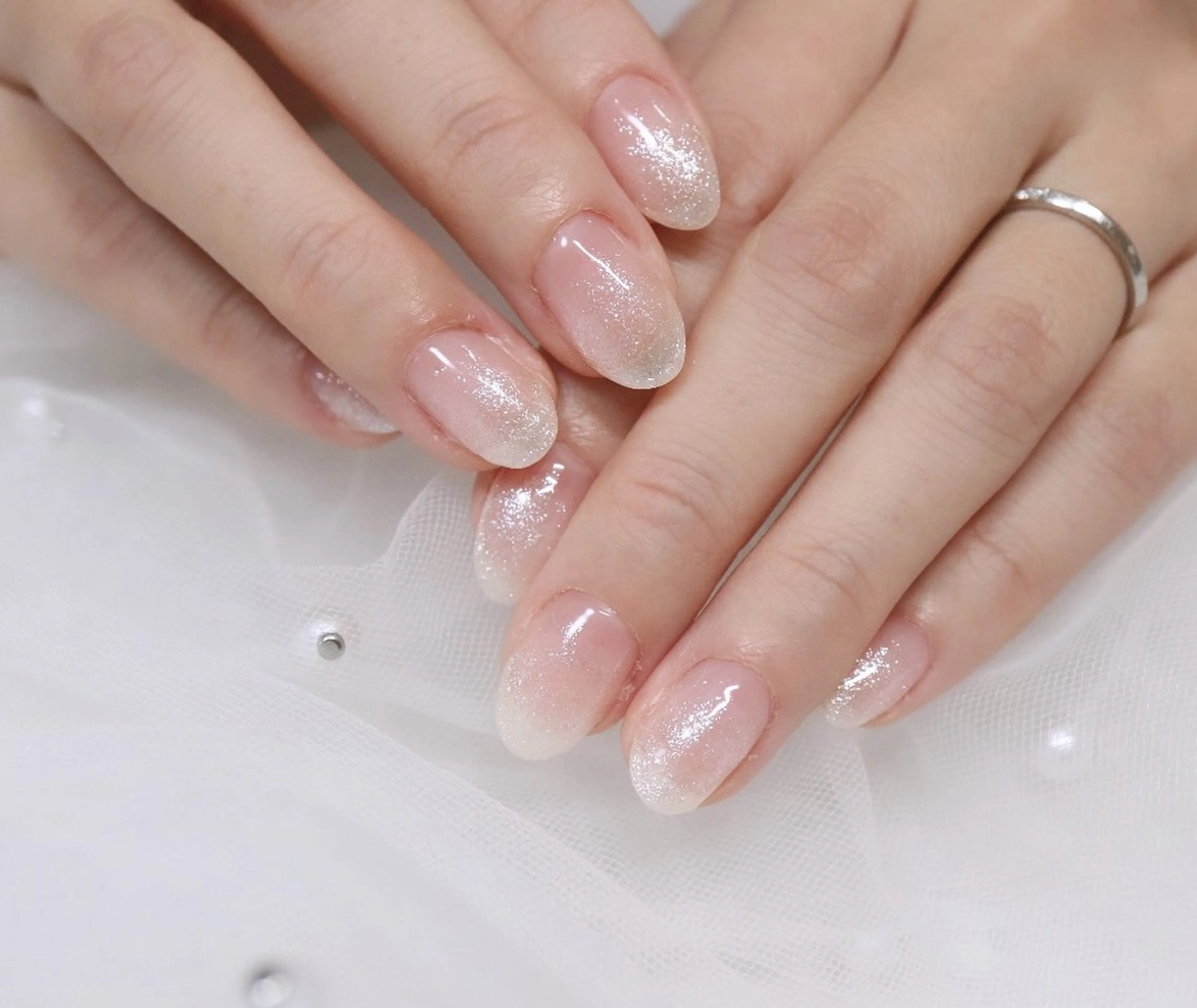 🌟平日限定🌟【オフ無し】伸びても目立たない♪ラメグラデーション💅💘パラジェル変更可の写真